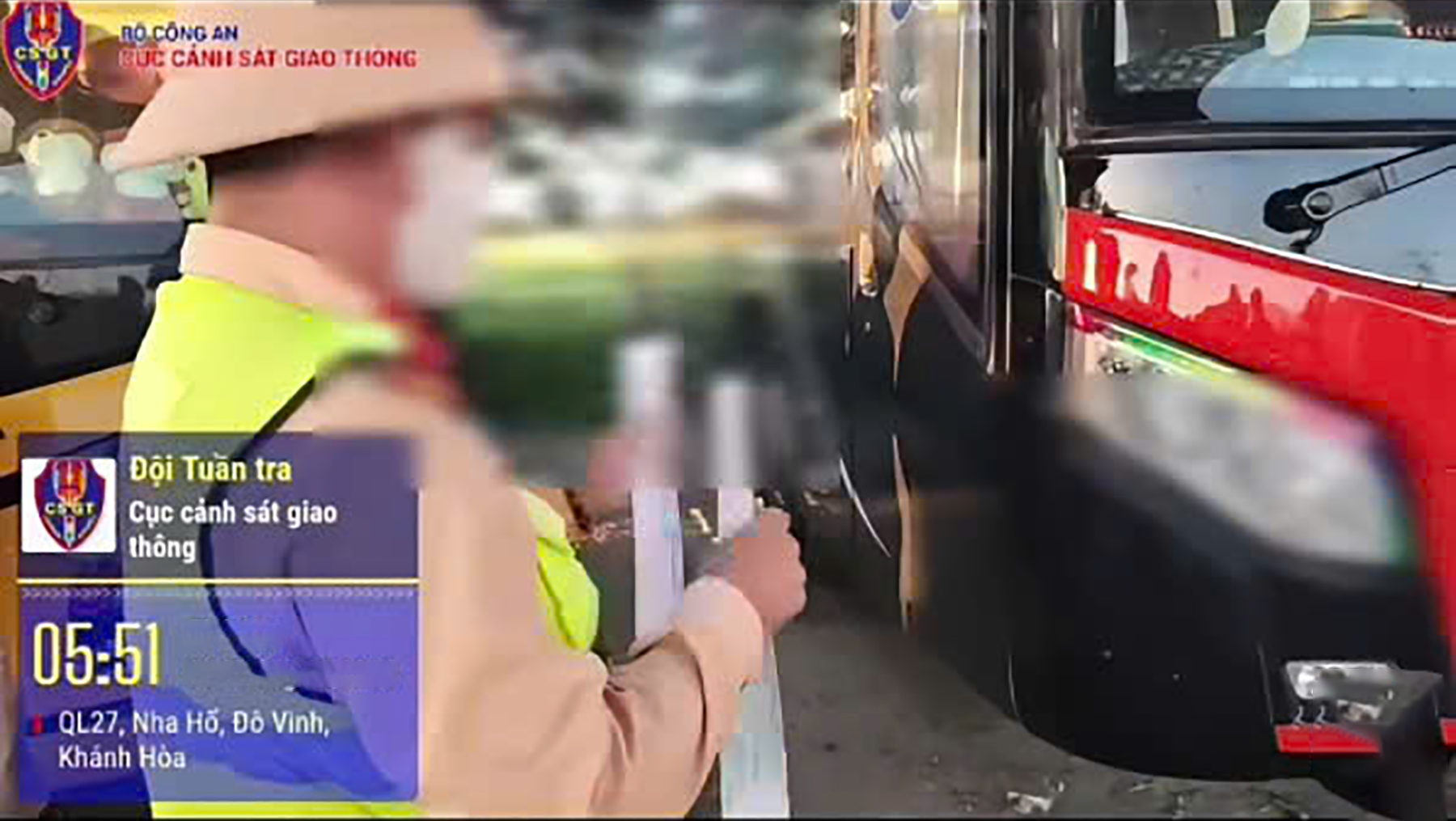 Bị tạm giữ bằng lái vẫn chạy xe khách trên cao tốc, tài xế và chủ xe bị phạt gần 90 triệu- Ảnh 1.