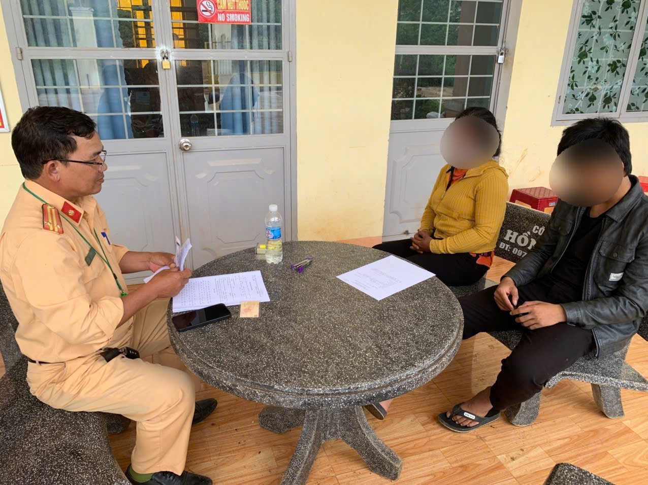 Gia Lai: Phạt người mẹ giao xe cho con mang đi "độ chế"- Ảnh 1.