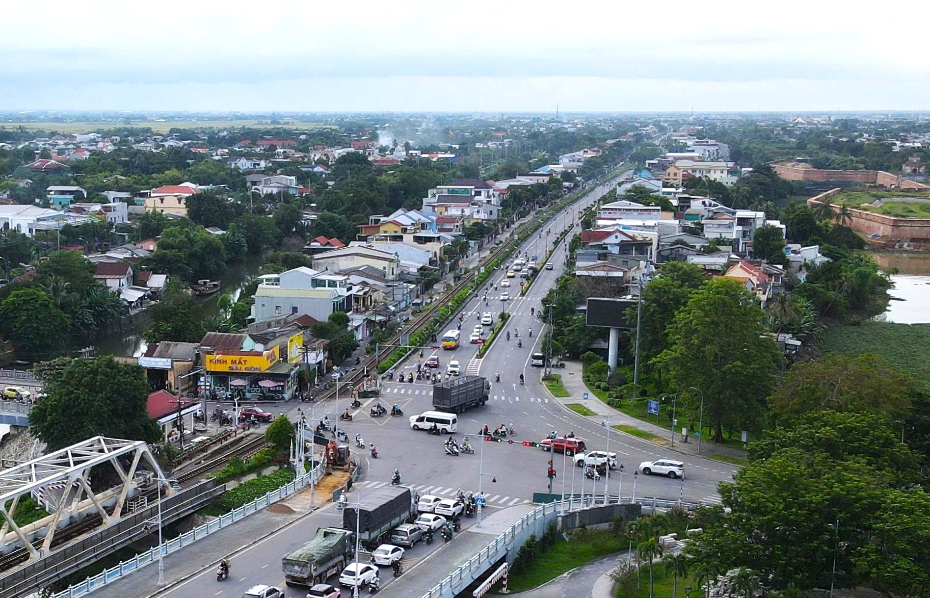 Chi hơn 35 tỷ đồng chỉnh trang tuyến đường huyết mạch ở Huế- Ảnh 2.