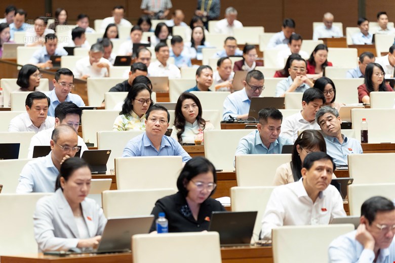 Đại biểu Quốc hội: Nh&agrave; ở x&atilde; hội kh&ocirc;ng được trở th&agrave;nh cơ hội đầu cơ - Ảnh 2.