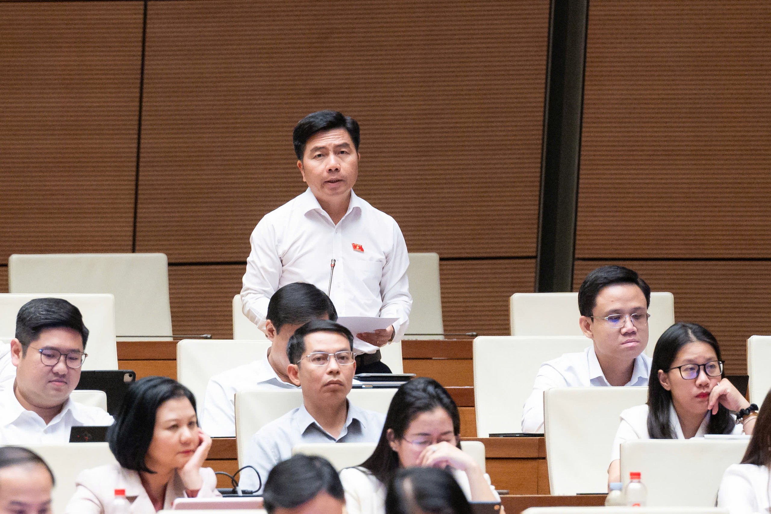 ĐBQH: L&agrave;m r&otilde; thời hạn cấp giấy chứng nhận, quy định b&aacute;n lại nh&agrave; ở x&atilde; hội- Ảnh 3.