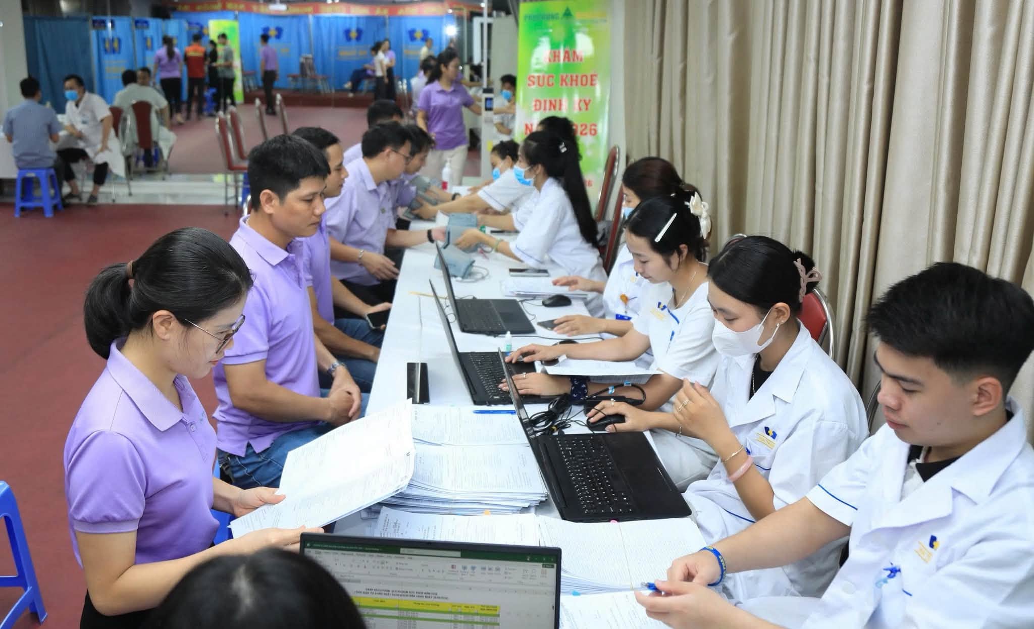 Bảo vệ, chăm s&oacute;c v&agrave; n&acirc;ng cao sức khỏe đo&agrave;n vi&ecirc;n, người lao động ng&agrave;nh X&acirc;y dựng - Ảnh 1.