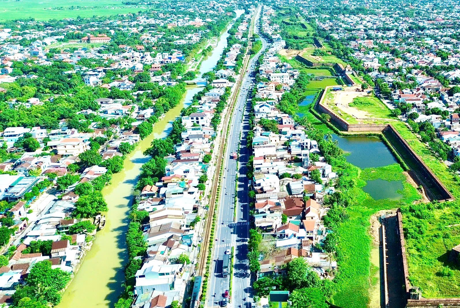 Chi hơn 35 tỷ đồng chỉnh trang tuyến đường huyết mạch ở Huế- Ảnh 11.