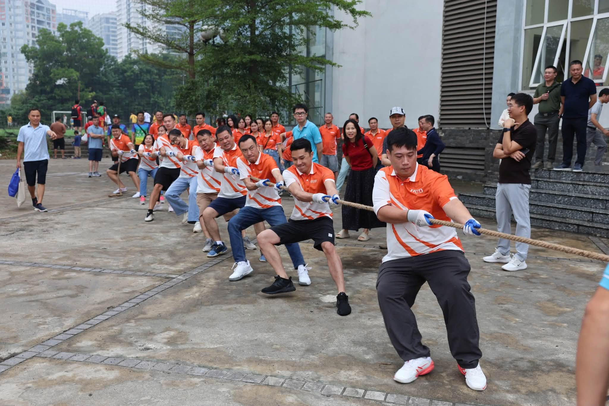 Bảo vệ, chăm s&oacute;c v&agrave; n&acirc;ng cao sức khỏe đo&agrave;n vi&ecirc;n, người lao động ng&agrave;nh X&acirc;y dựng - Ảnh 2.