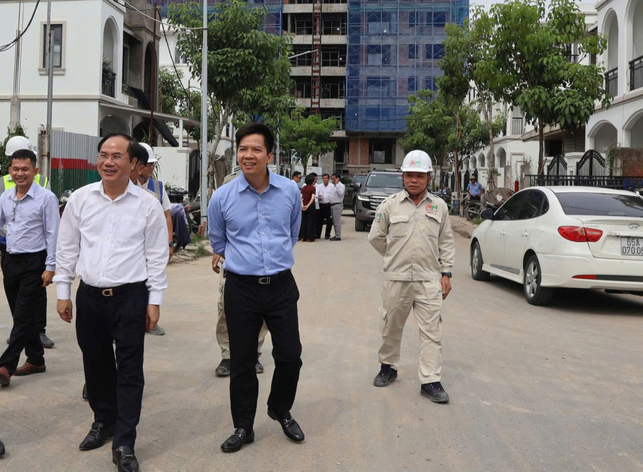 Thứ trưởng Nguyễn Văn Sinh y&ecirc;u cầu đẩy nhanh tiến độ nh&agrave; ở x&atilde; hội tại Cần Thơ- Ảnh 3.