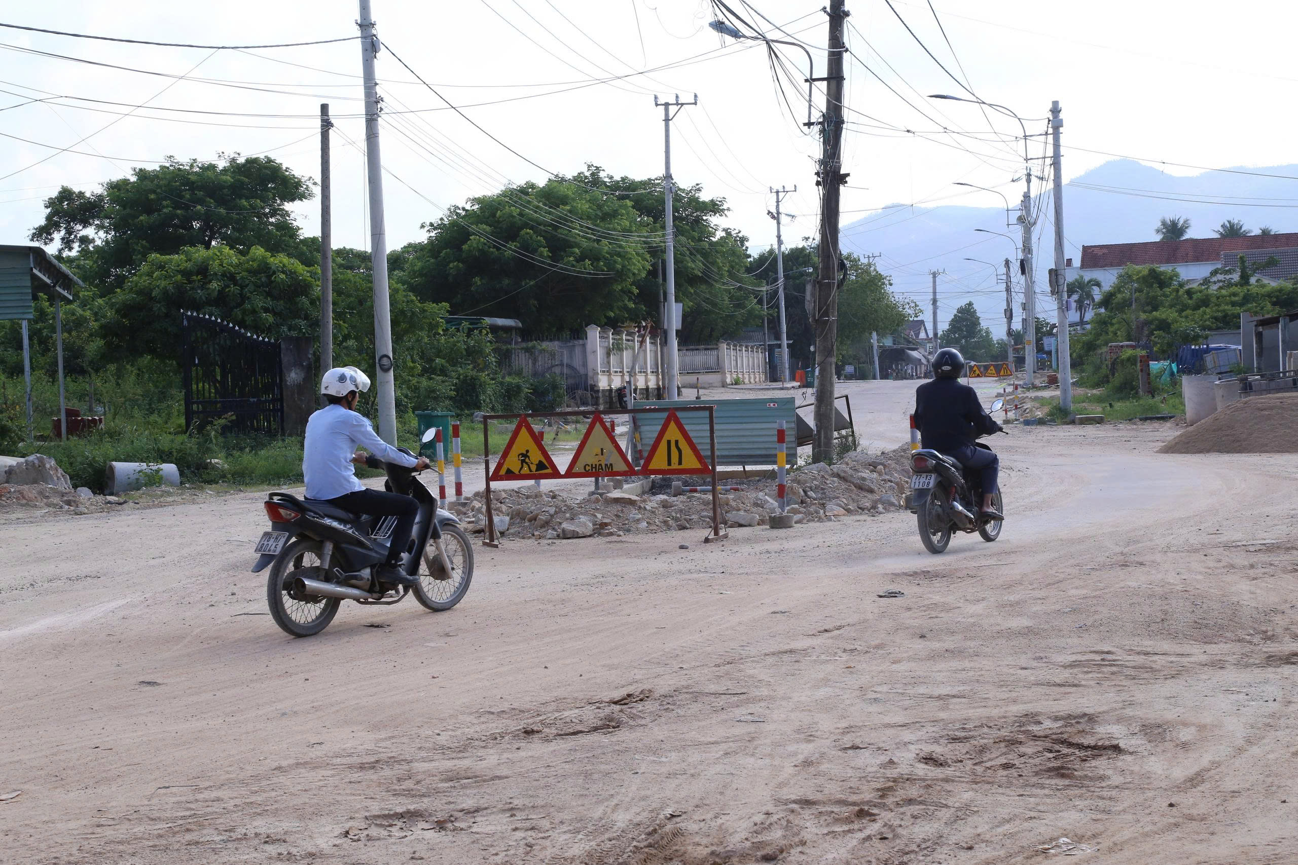 Gia Lai: 3,3 km đường thi c&ocirc;ng hơn 3 năm vẫn dang dở khiến người d&acirc;n khổ sở- Ảnh 2.