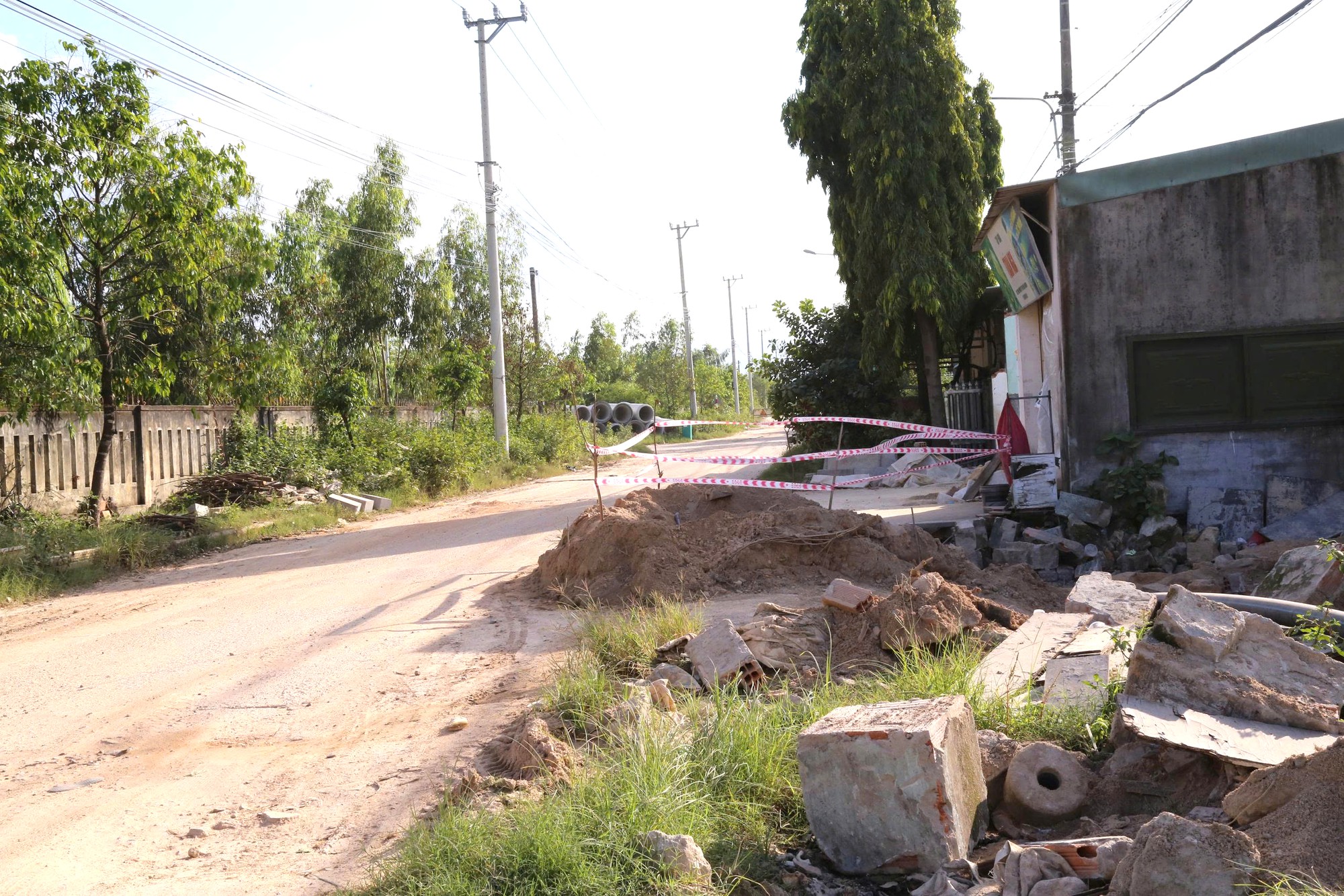 Gia Lai: 3,3 km đường thi c&ocirc;ng hơn 3 năm vẫn dang dở khiến người d&acirc;n khổ sở- Ảnh 10.
