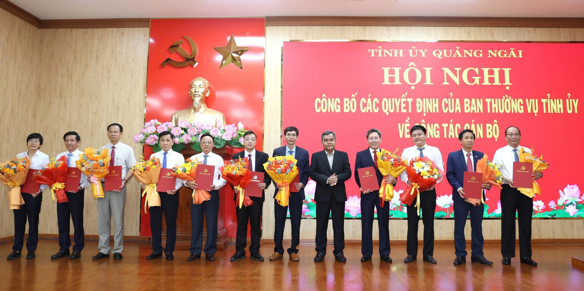 Quảng Ng&atilde;i điều động, lu&acirc;n chuyển h&agrave;ng loạt c&aacute;n bộ- Ảnh 2.