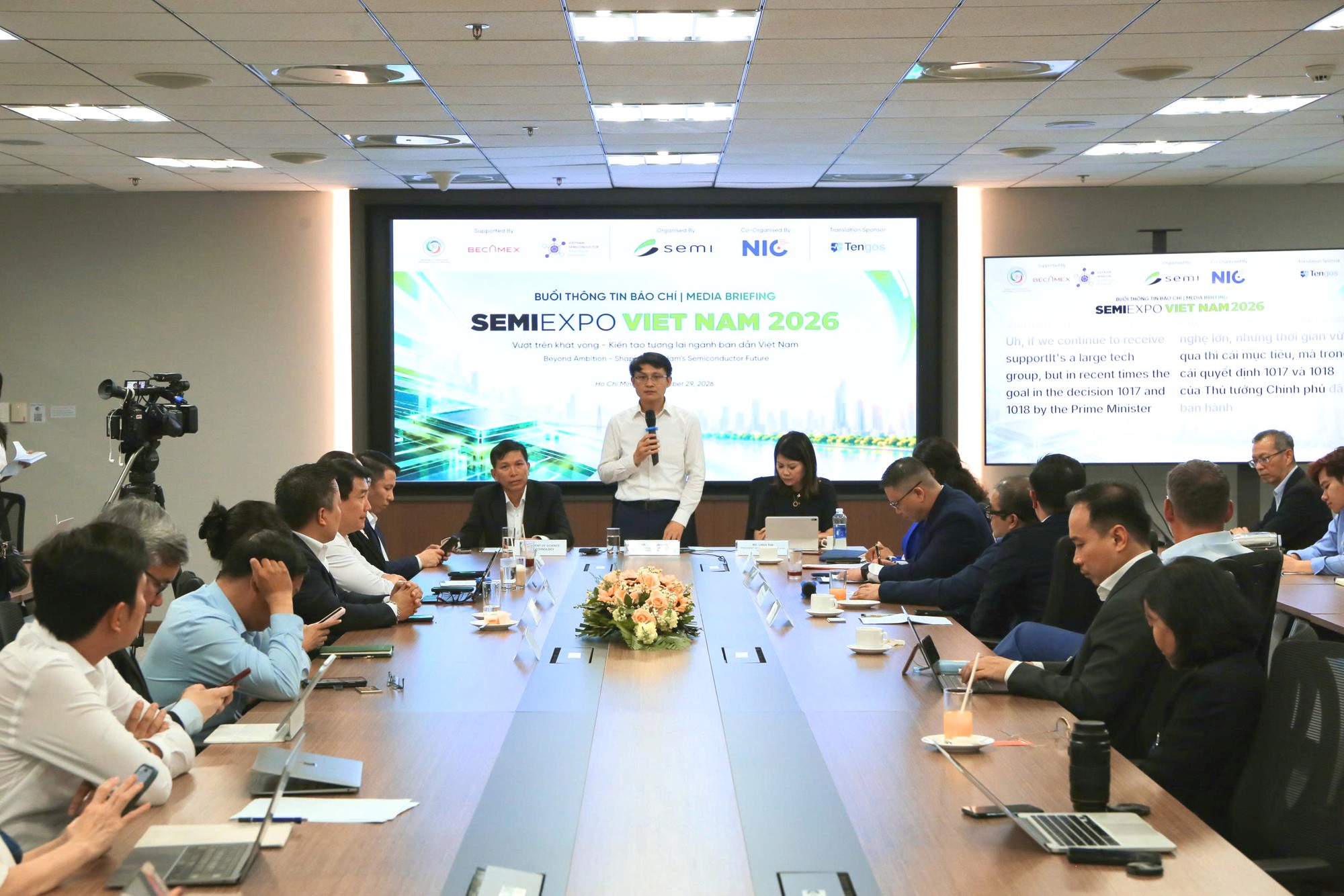 TP.HCM đ&oacute;n triển l&atilde;m b&aacute;n dẫn quy m&ocirc; 200 gian h&agrave;ng - Ảnh 1.