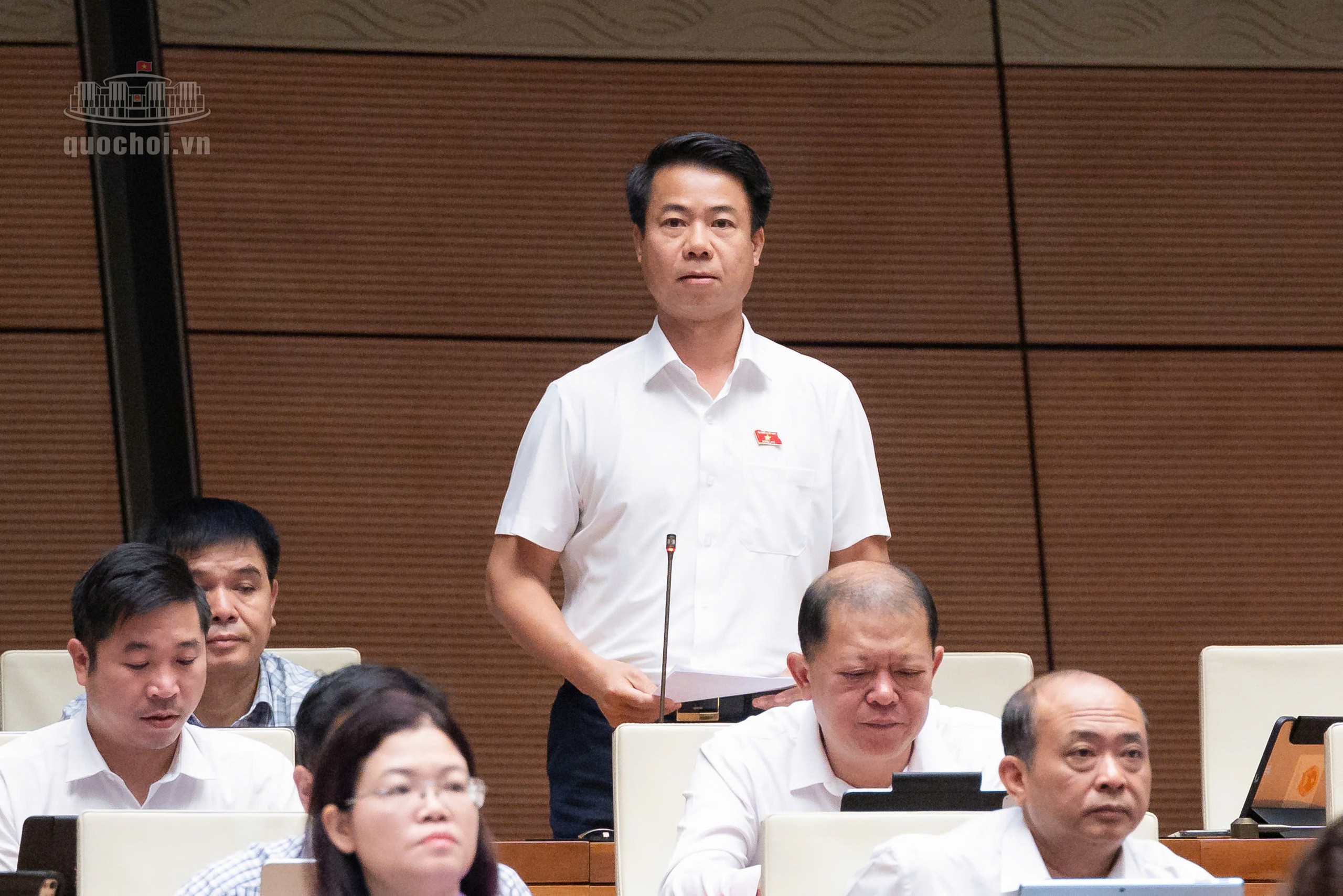 ĐBQH: Đề nghị miễn tiền sử dụng đất cho hộ ngh&egrave;o, cận ngh&egrave;o l&agrave; người d&acirc;n tộc thiểu số - Ảnh 1.