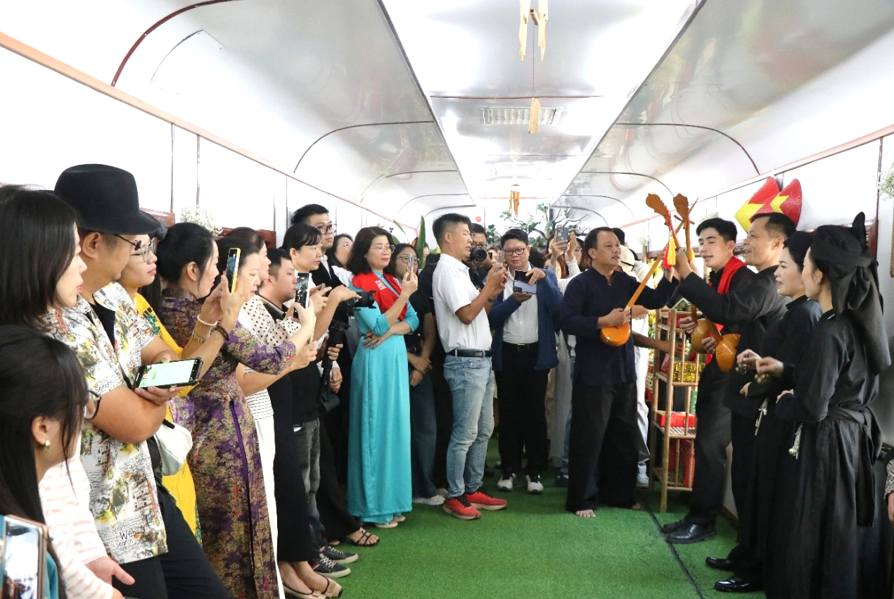 Chuyến t&agrave;u di sản v&agrave; h&agrave;nh tr&igrave;nh kh&aacute;m ph&aacute; xứ Tr&agrave;- Ảnh 4.