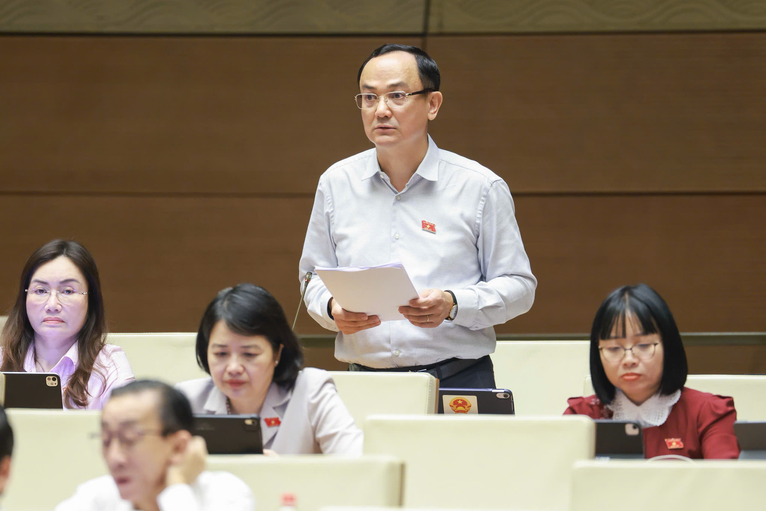 Luật Đất đai (sửa đổi): Đề nghị cụ thể h&oacute;a ti&ecirc;u ch&iacute; "nơi ở mới bằng hoặc tốt hơn nơi ở cũ" - Ảnh 4.