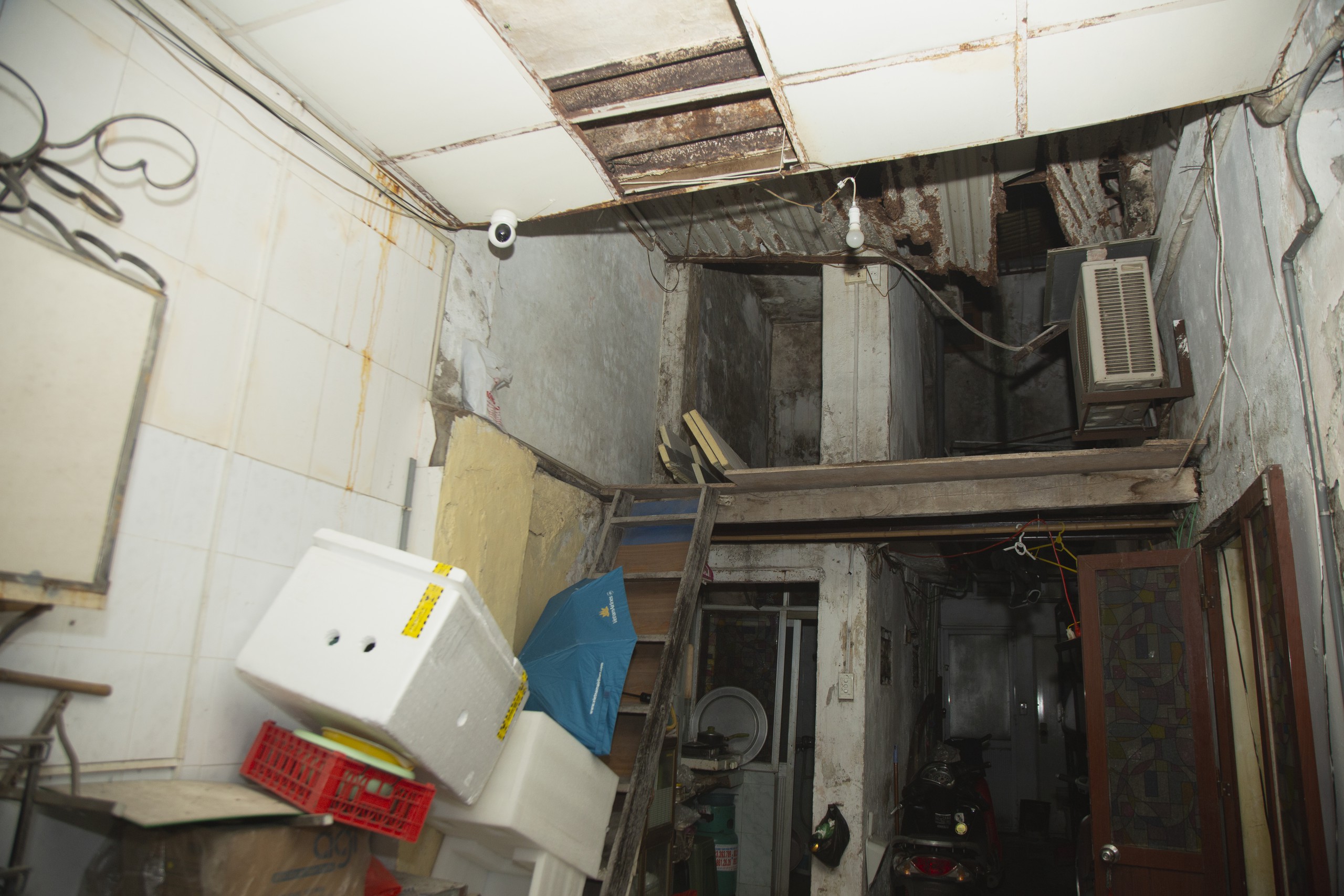 B&ecirc;n trong những căn nh&agrave; chưa đầy 5m&sup2; s&agrave;n/người ở phố cổ H&agrave; Nội - Ảnh 16.