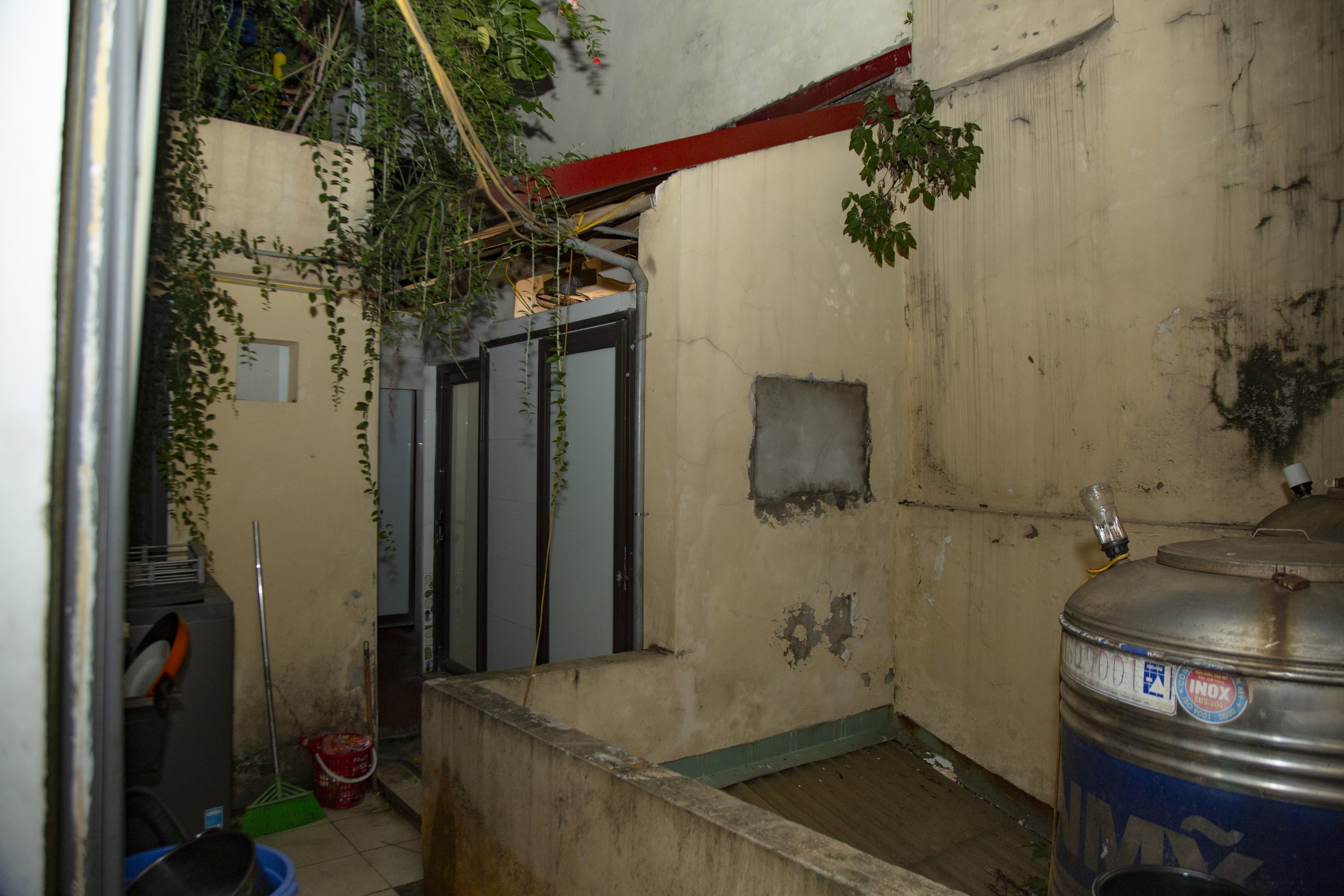 B&ecirc;n trong những căn nh&agrave; chưa đầy 5m&sup2; s&agrave;n/người ở phố cổ H&agrave; Nội - Ảnh 6.
