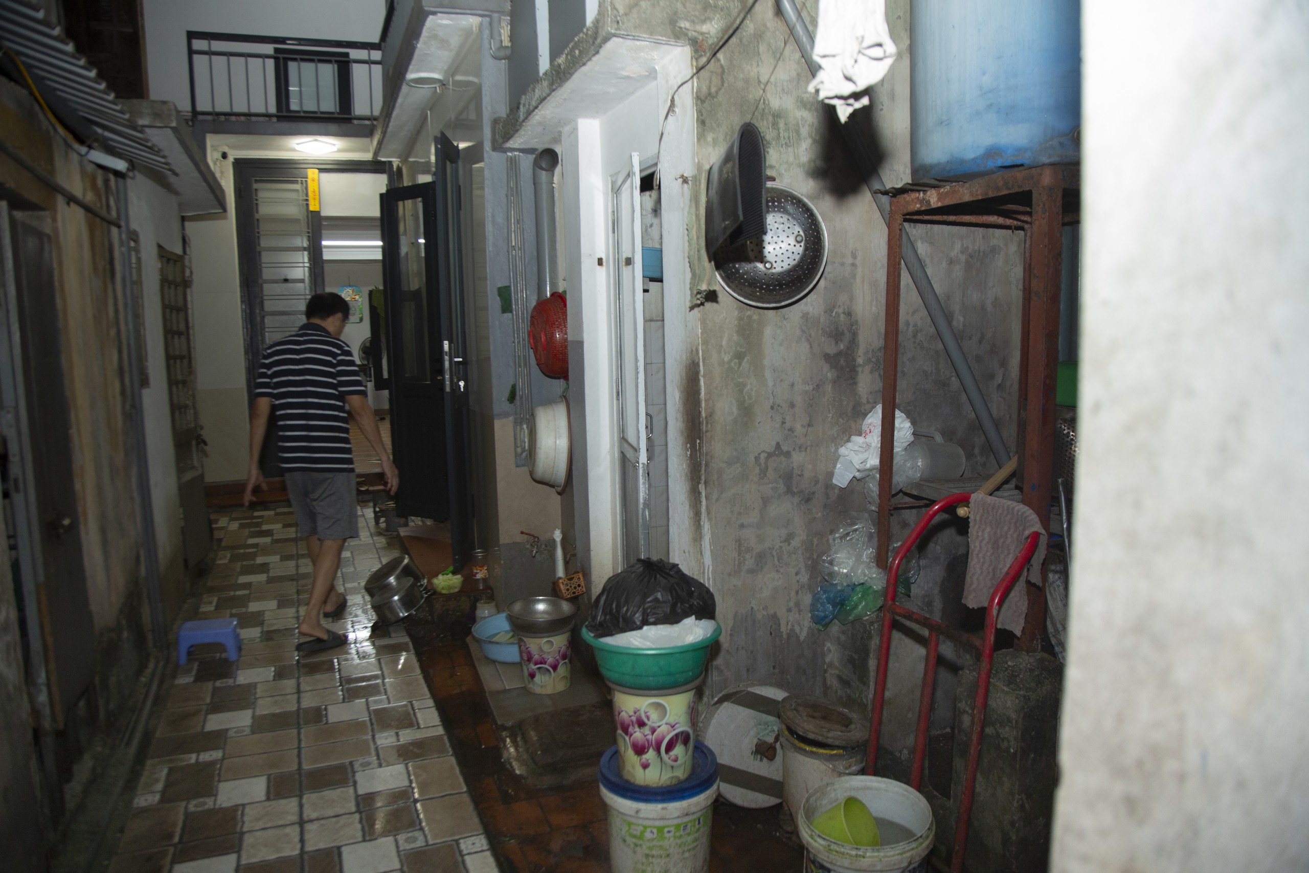 B&ecirc;n trong những căn nh&agrave; chưa đầy 5m&sup2; s&agrave;n/người ở phố cổ H&agrave; Nội - Ảnh 20.