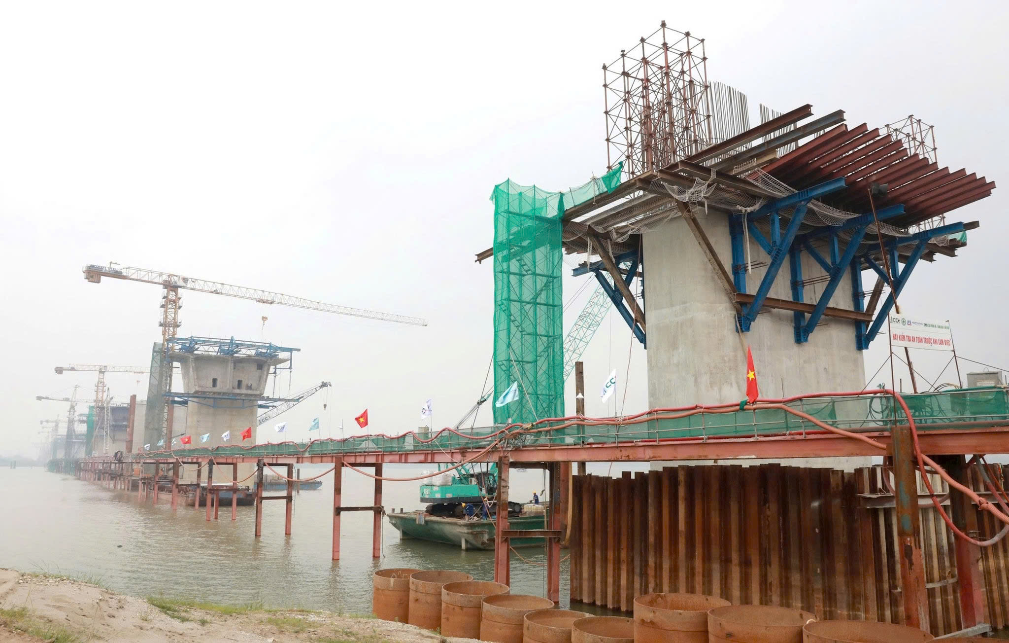H&agrave; Nội y&ecirc;u cầu 8 dự &aacute;n cầu vượt s&ocirc;ng Hồng, s&ocirc;ng Đuống về đ&iacute;ch đ&uacute;ng tiến độ - Ảnh 2.
