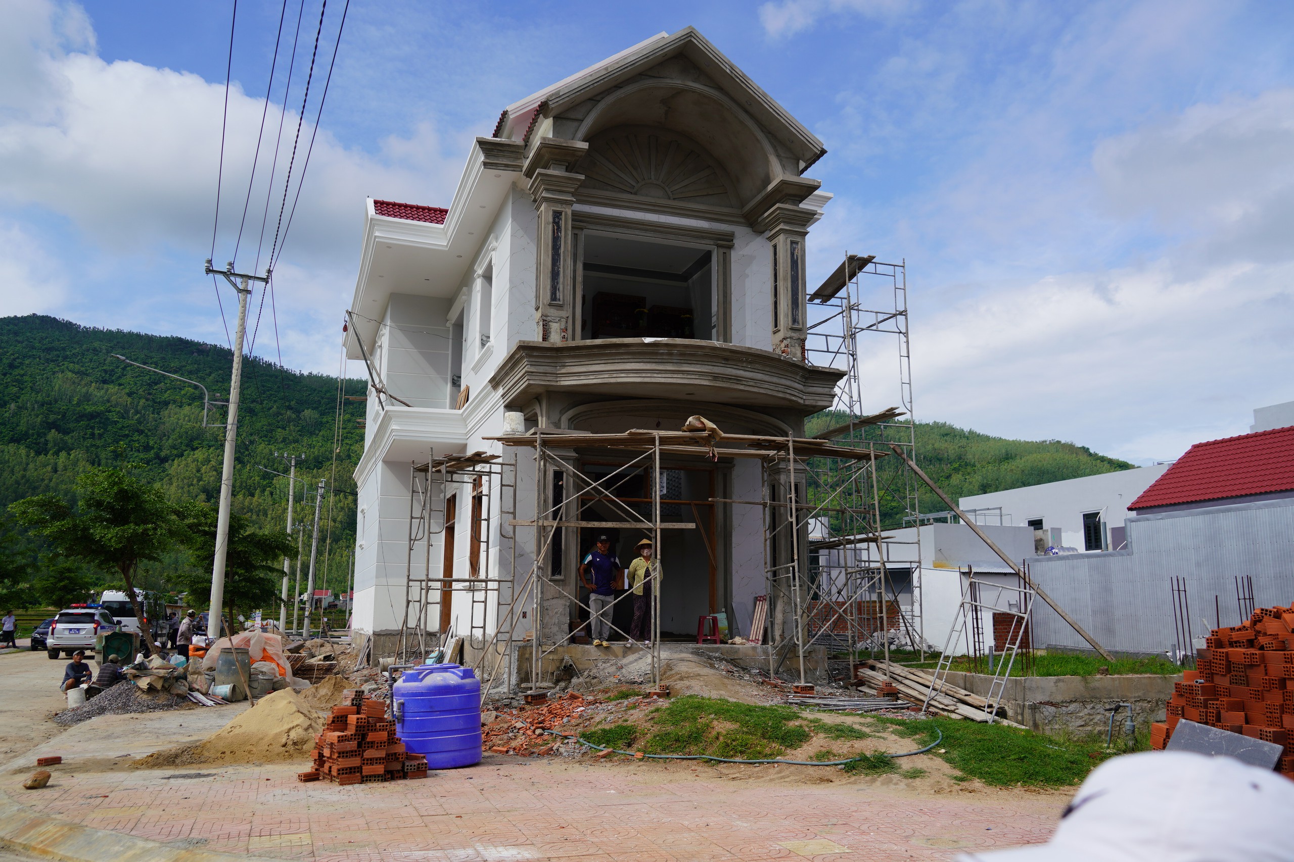 Ph&oacute; Thủ tướng Hồ Quốc Dũng thăm người d&acirc;n t&aacute;i định cư v&ugrave;ng sạt lở ở Gia Lai- Ảnh 6.