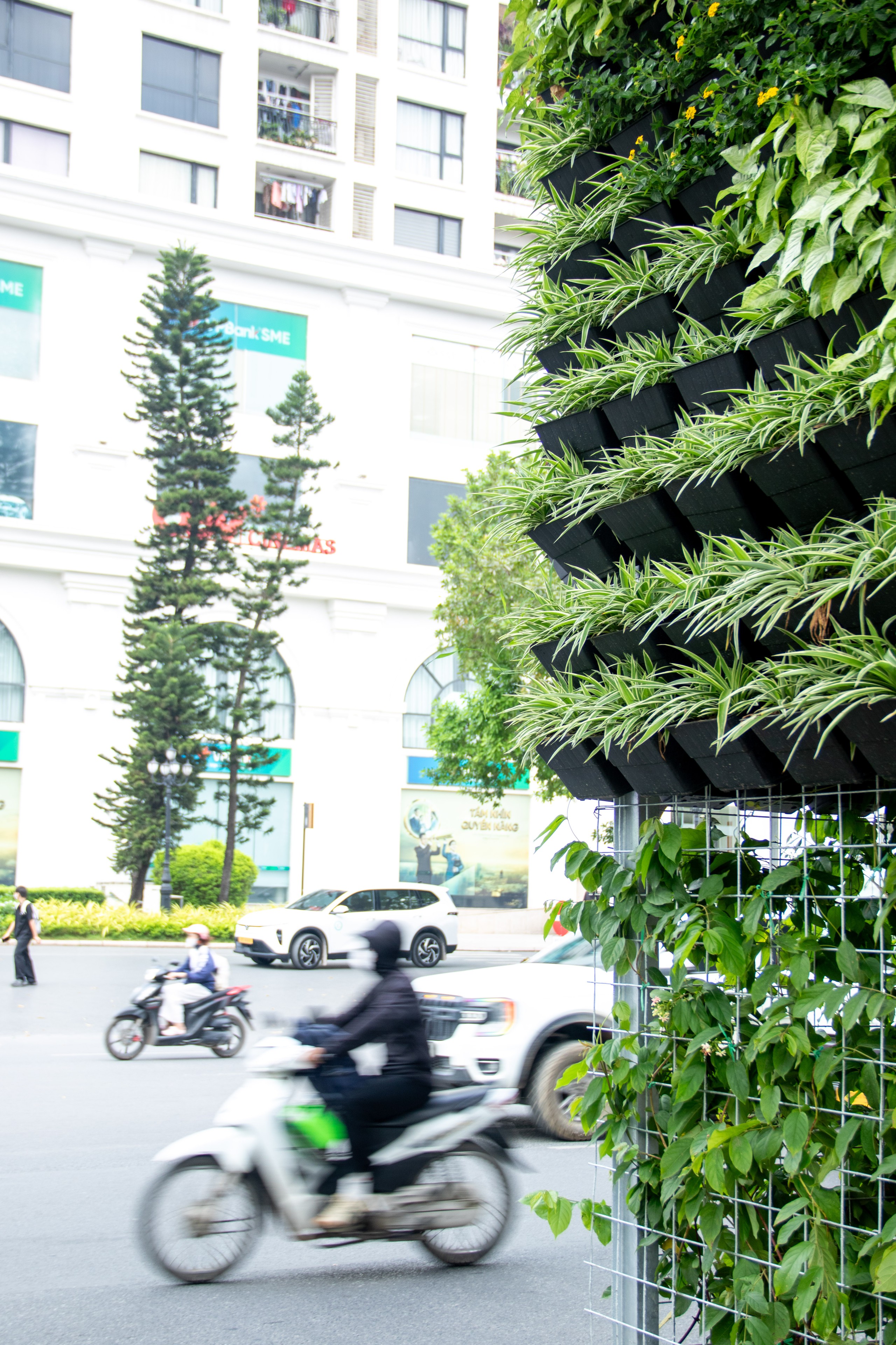 Hà Nội phủ xanh trụ đường sắt đô thị, cầu vượt và hầm chui- Ảnh 12.
