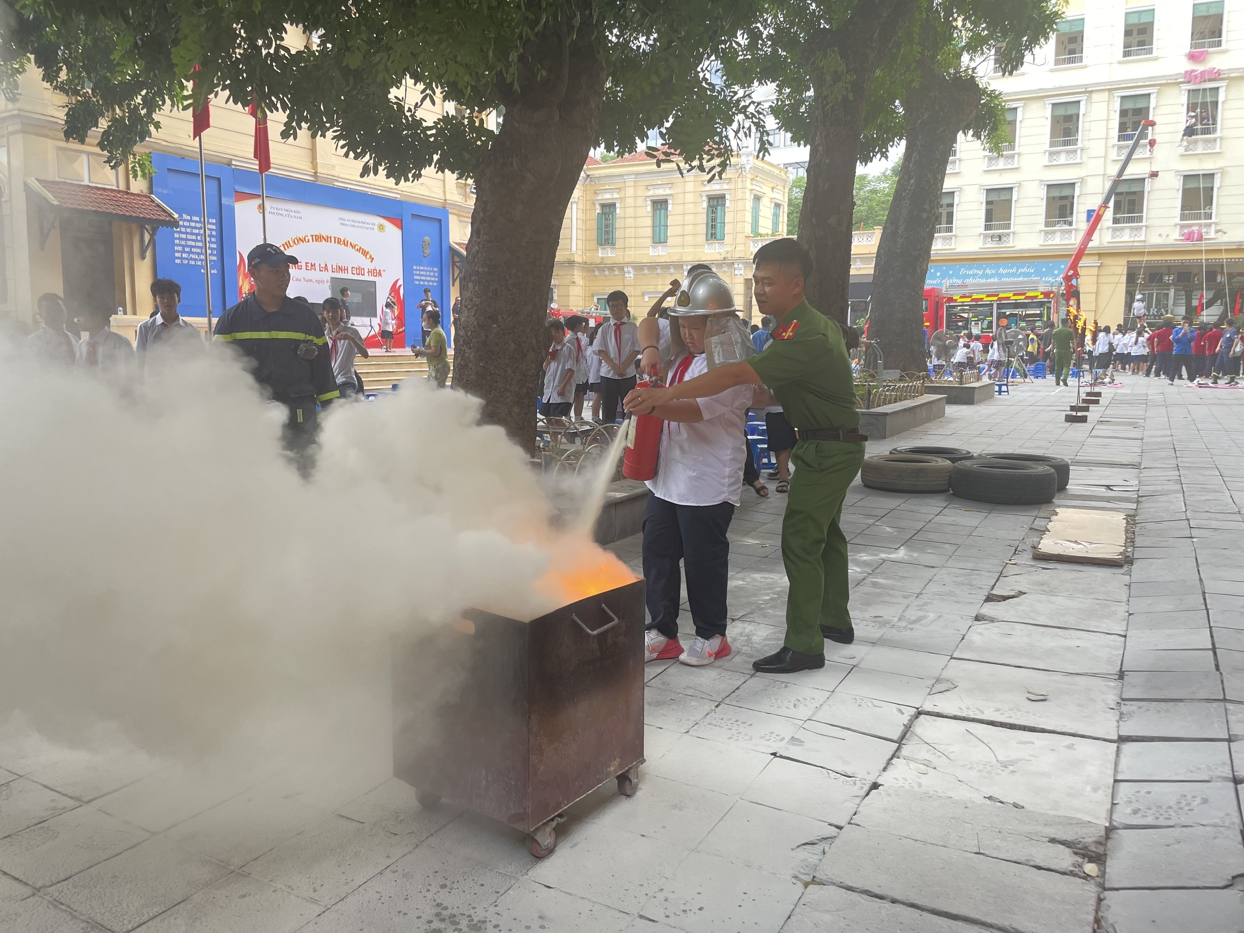 H&agrave; Nội: Trường học tăng cường gi&aacute;o dục, thực h&agrave;nh kỹ năng an to&agrave;n cho học sinh- Ảnh 13.