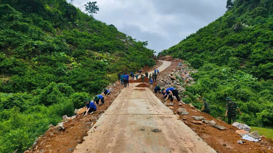 Qu&acirc;n d&acirc;n đồng l&ograve;ng ph&aacute; đ&aacute; mở đường v&agrave;o khu d&acirc;n cư 3 kh&ocirc;ng tại Lạng Sơn- Ảnh 3.