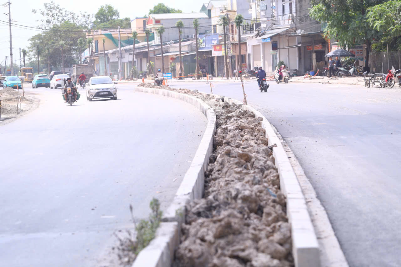 H&agrave; Nội: Những ng&agrave;y nước r&uacute;t tr&ecirc;n quốc lộ 21B qua Thanh Oai- Ảnh 10.