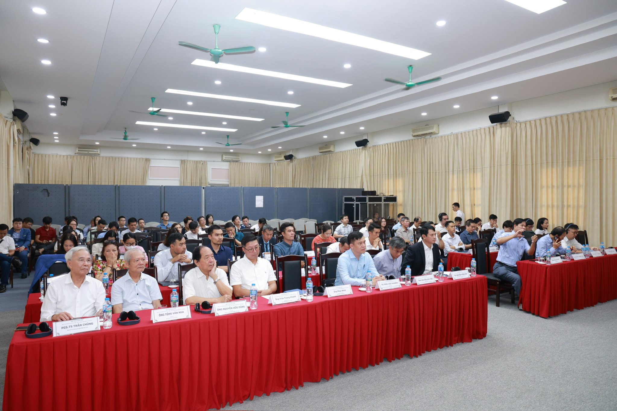 Vật liệu phát thải thấp: Chìa khóa giảm các-bon trong nhà ở xã hội- Ảnh 1.