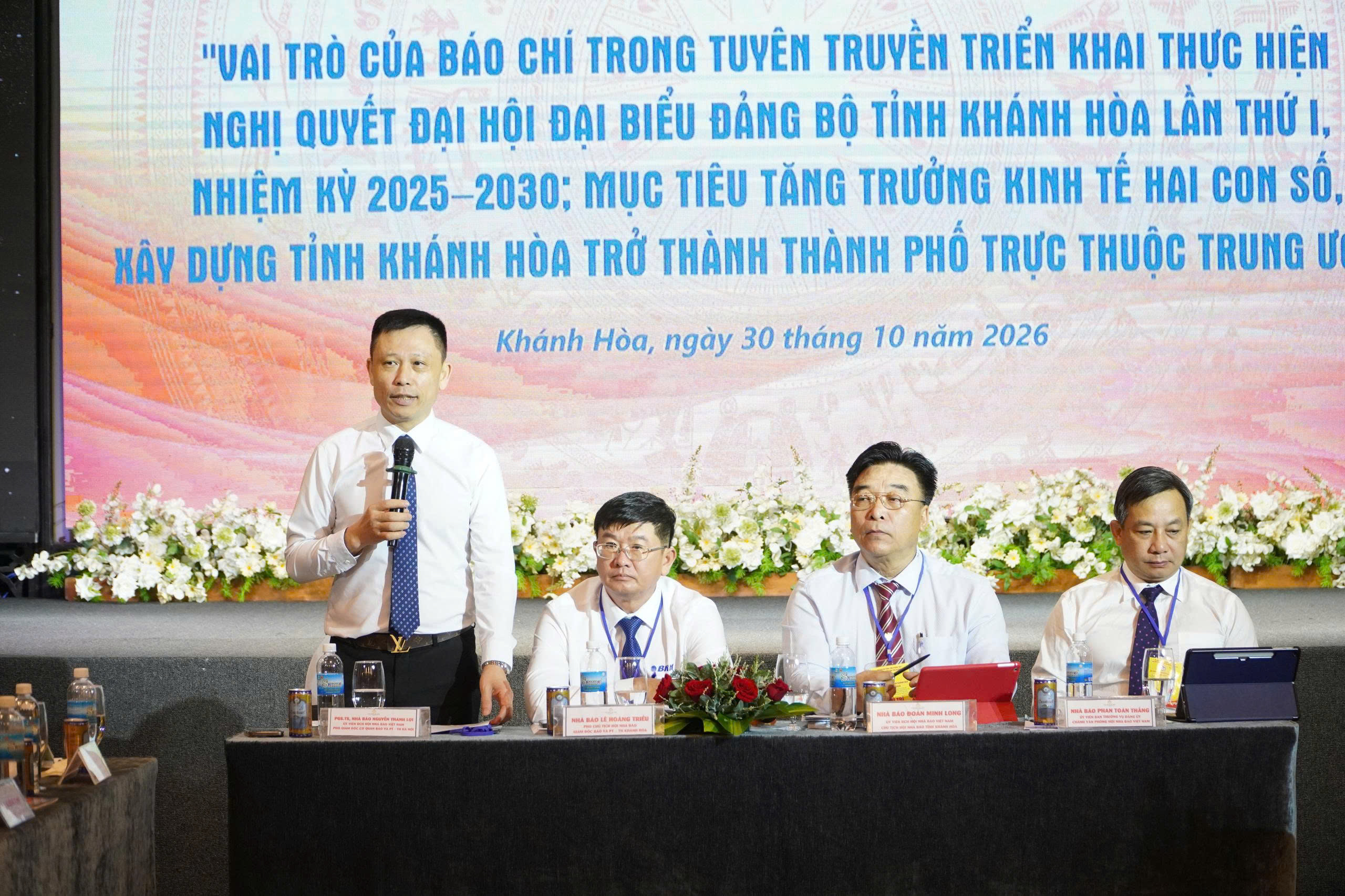 Báo chí cùng Khánh Hòa hiện thực mục tiêu trở thành thành phố trực thuộc Trung ương- Ảnh 3.