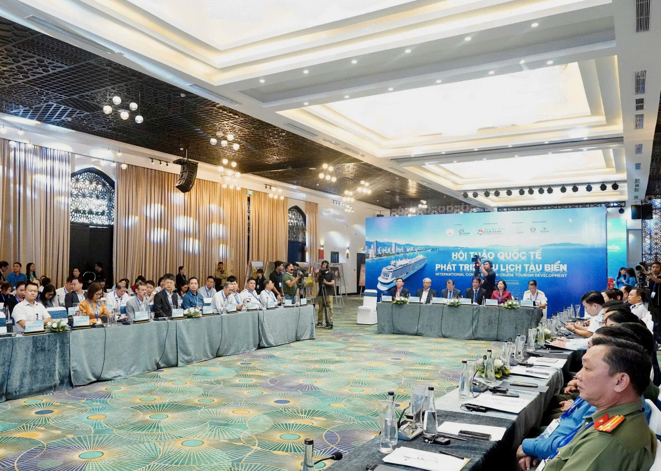 Kh&aacute;nh H&ograve;a n&acirc;ng tầm ph&aacute;t triển th&agrave;nh trung t&acirc;m du lịch t&agrave;u biển của khu vực- Ảnh 4.