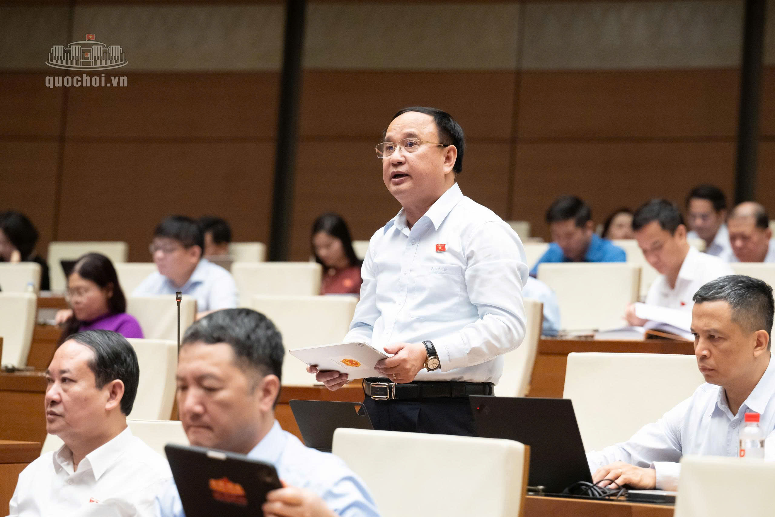 ĐBQH đề nghị ho&agrave;n thiện m&atilde; định danh điện tử, minh bạch th&ocirc;ng tin bất động sản - Ảnh 5.