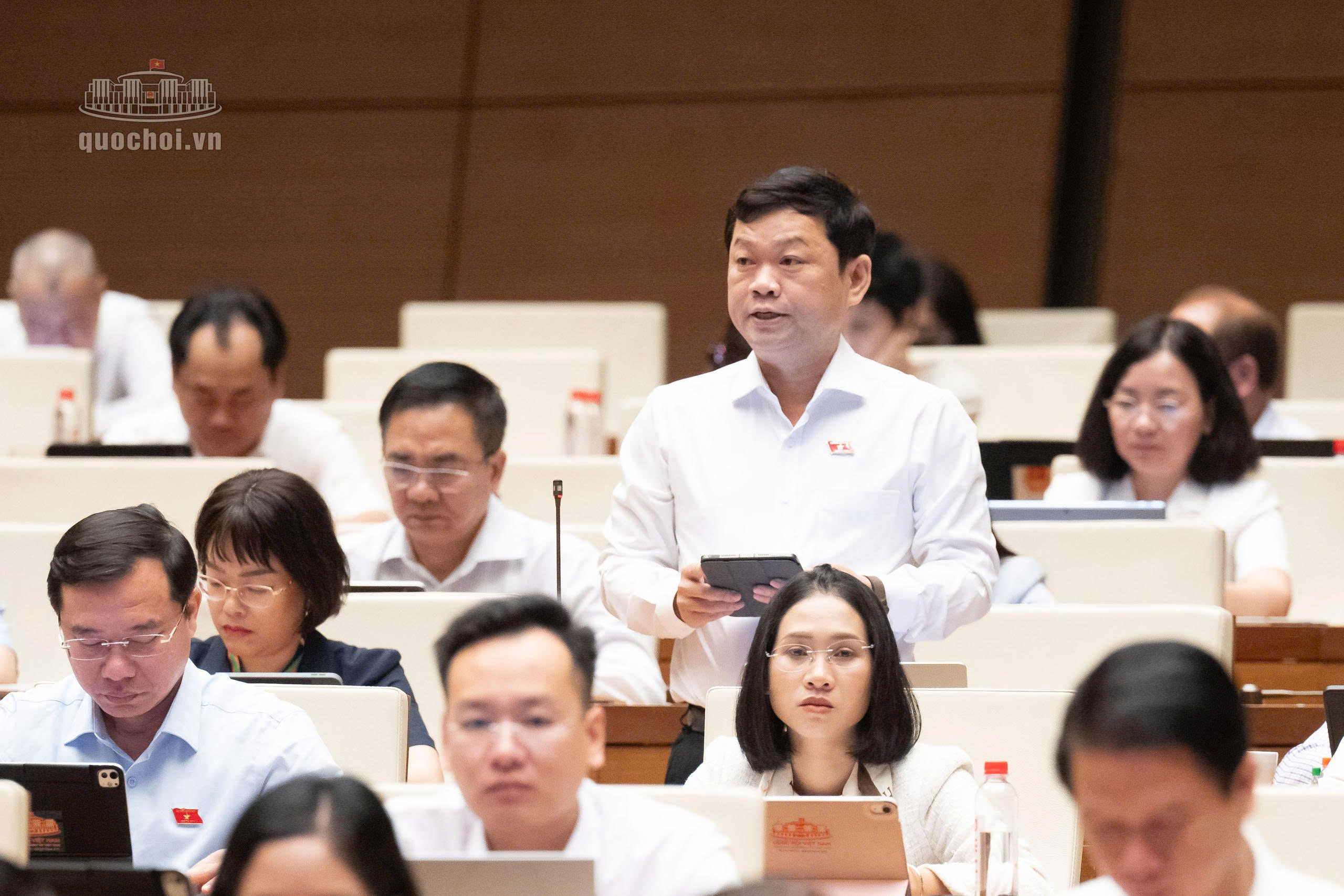 ĐBQH đề nghị ho&agrave;n thiện m&atilde; định danh điện tử, minh bạch th&ocirc;ng tin bất động sản - Ảnh 4.