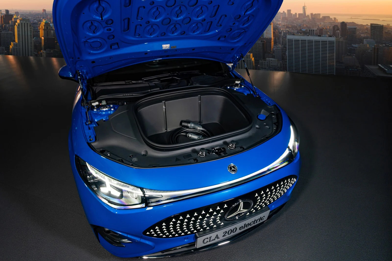 Mercesdes-benz ra mắt loạt sản phẩm điện hóa mới - Ảnh 17.