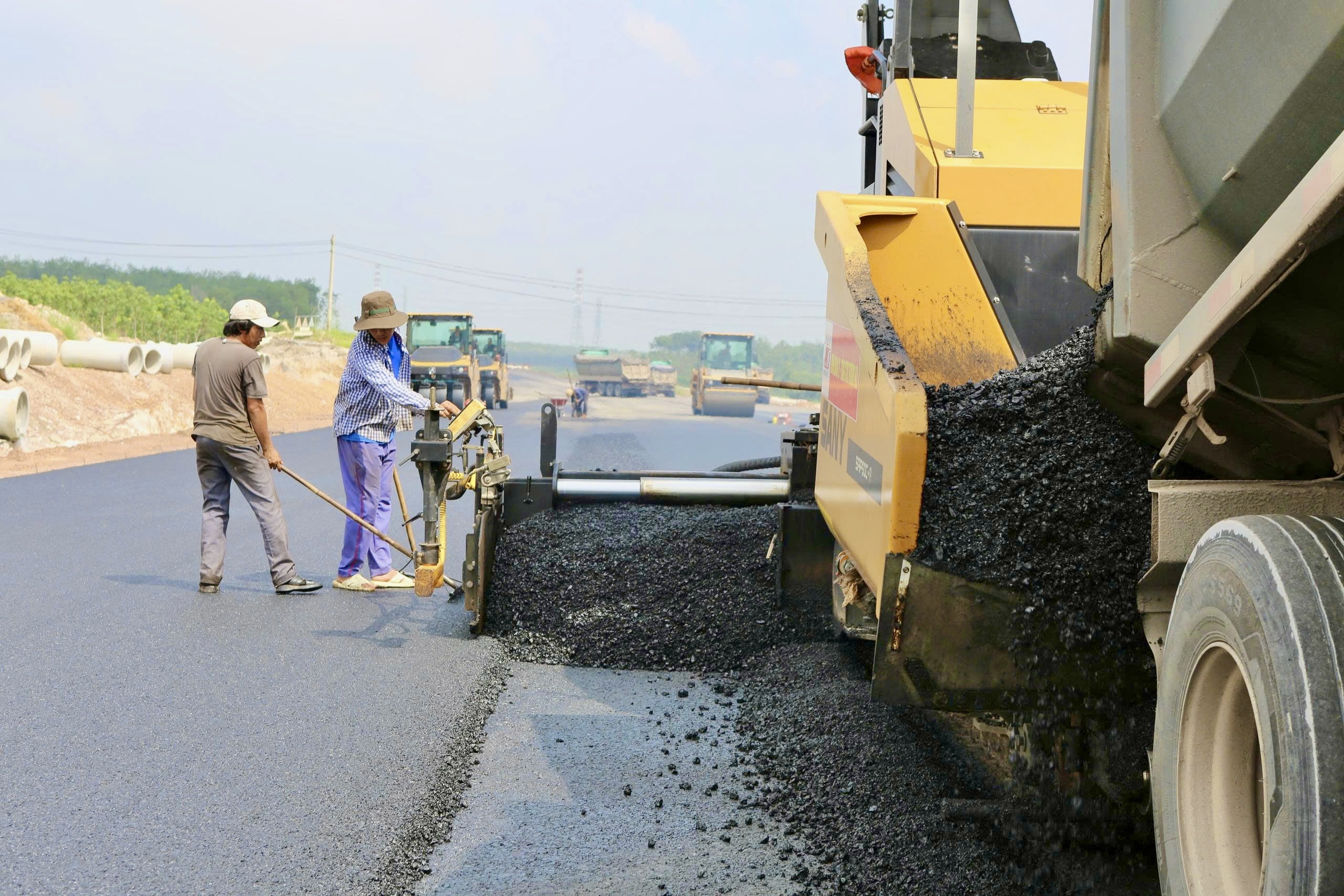 Cao tốc TP.HCM - Thủ Dầu Một - Chơn Th&agrave;nh qua Đồng Nai đang thảm nhựa, tăng tốc về đ&iacute;ch- Ảnh 4.