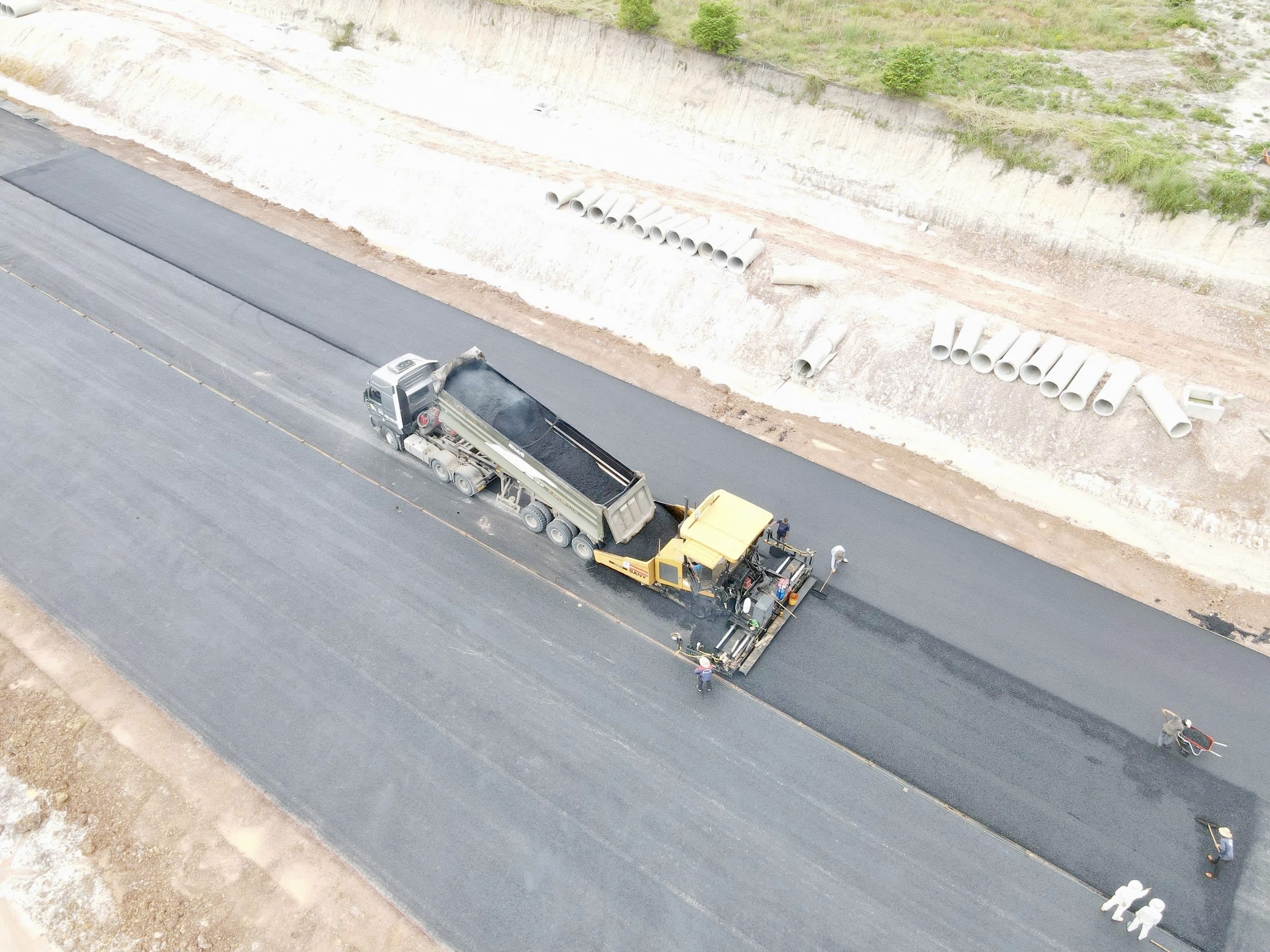 Cao tốc TP.HCM - Thủ Dầu Một - Chơn Th&agrave;nh qua Đồng Nai đang thảm nhựa, tăng tốc về đ&iacute;ch- Ảnh 2.