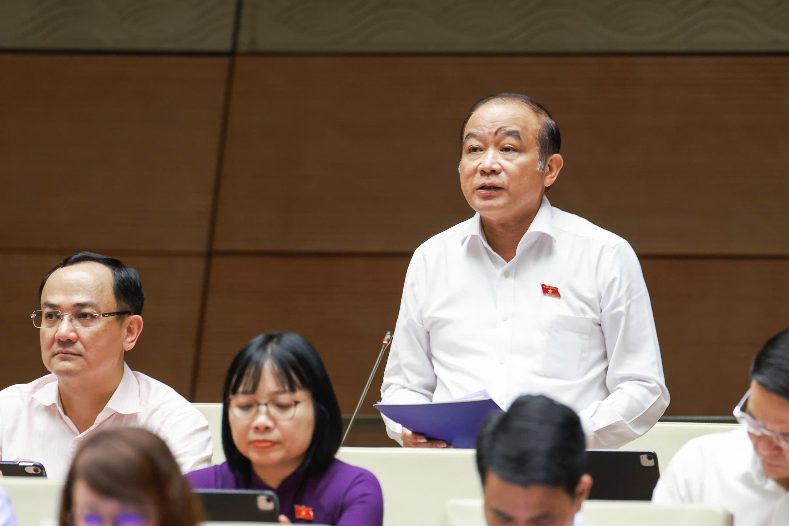 Đại biểu Quốc hội: Tiền gửi d&acirc;n cư vượt 11,2 triệu tỷ v&agrave; d&acirc;n c&ograve;n giữ khoảng 500 tấn v&agrave;ng - Ảnh 2.