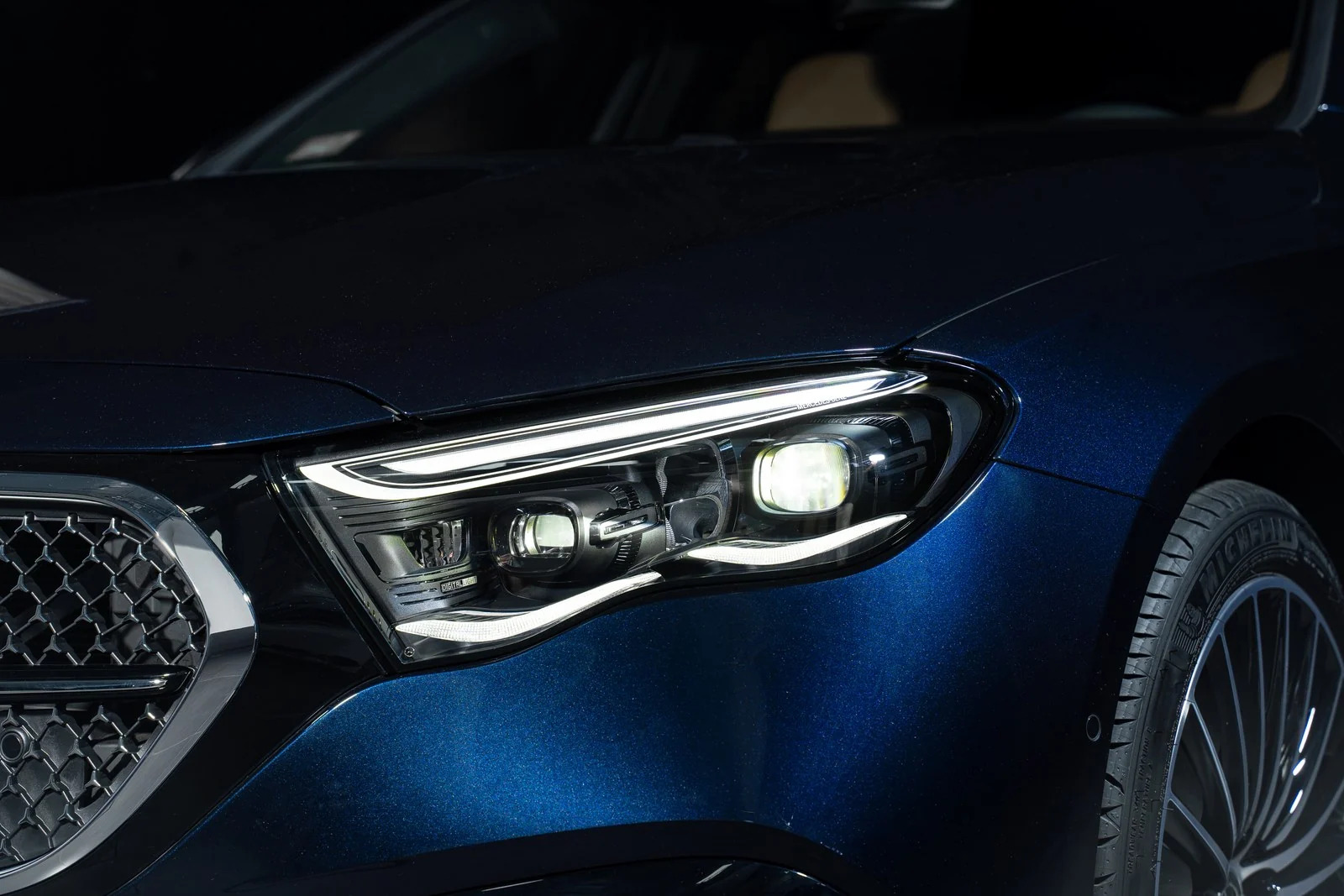 Mercesdes-benz ra mắt loạt sản phẩm điện hóa mới - Ảnh 9.