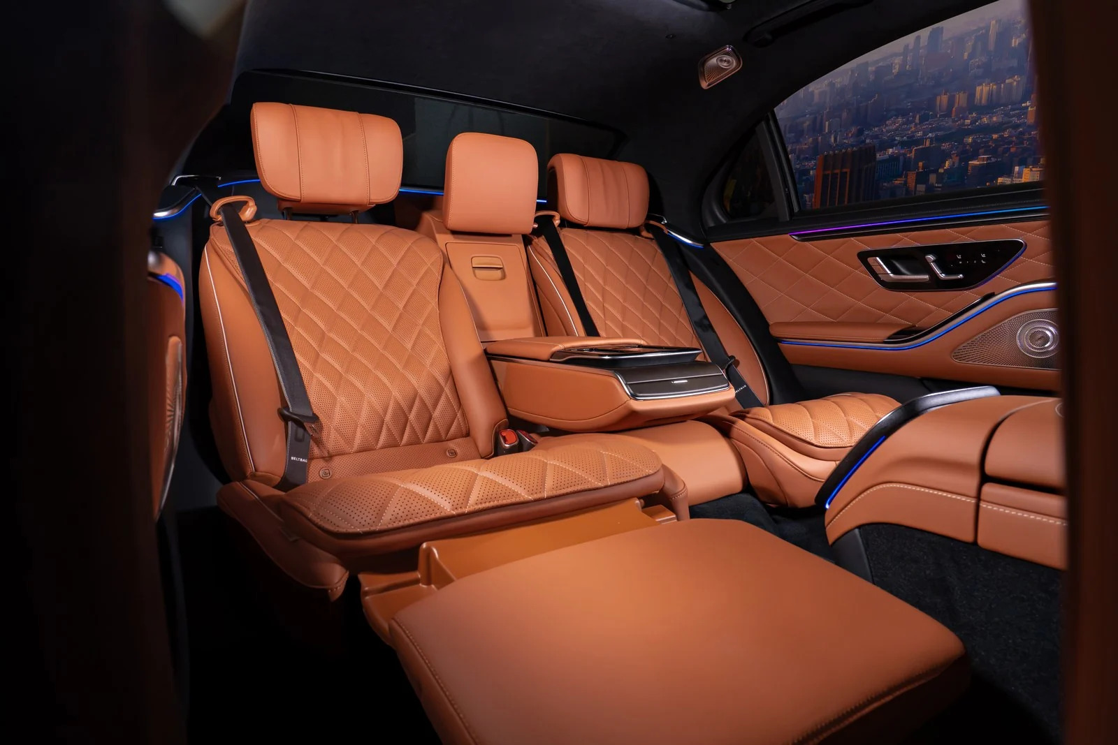 Mercesdes-benz ra mắt loạt sản phẩm điện hóa mới - Ảnh 12.