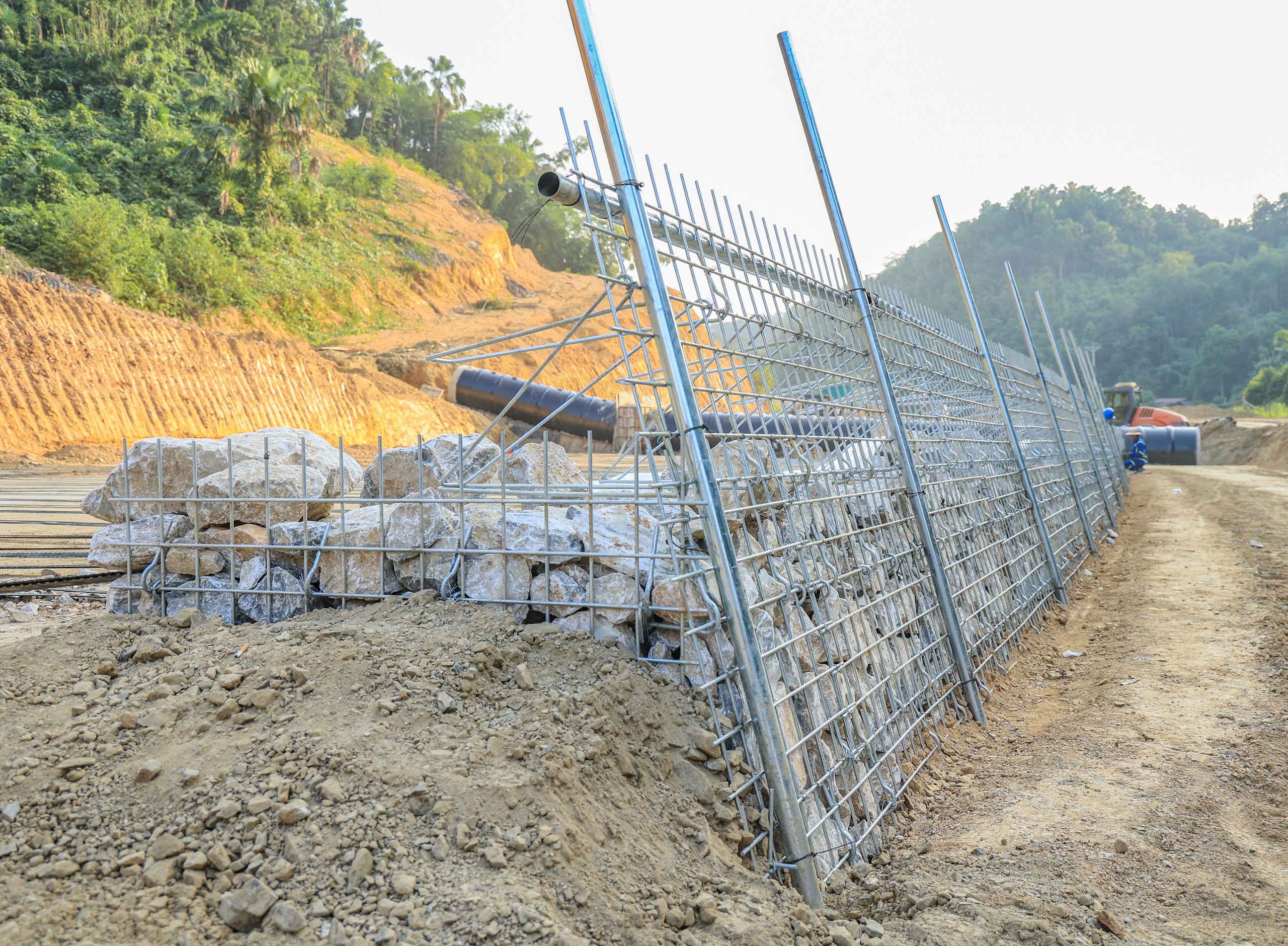 Vượt th&aacute;ch thức địa h&igrave;nh, đua tiến độ thi c&ocirc;ng cao tốc Chợ Mới - Bắc Kạn - Ảnh 9.