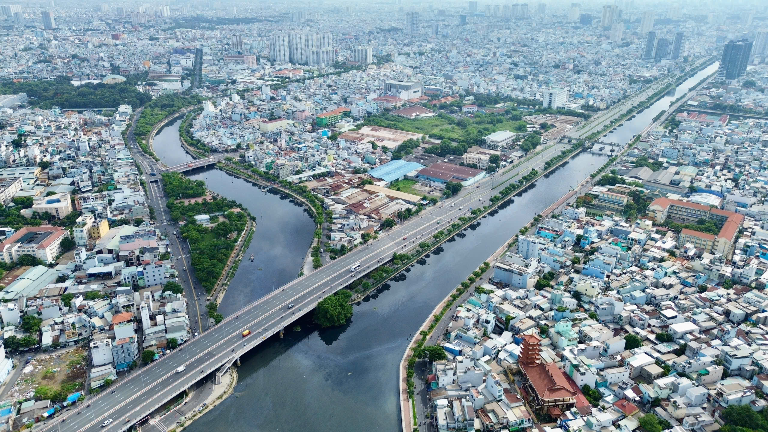 TP.HCM chuẩn bị đầu tư loạt dự &aacute;n chỉnh trang k&ecirc;nh rạch, tổng vốn hơn 15.000 tỷ đồng - Ảnh 1.