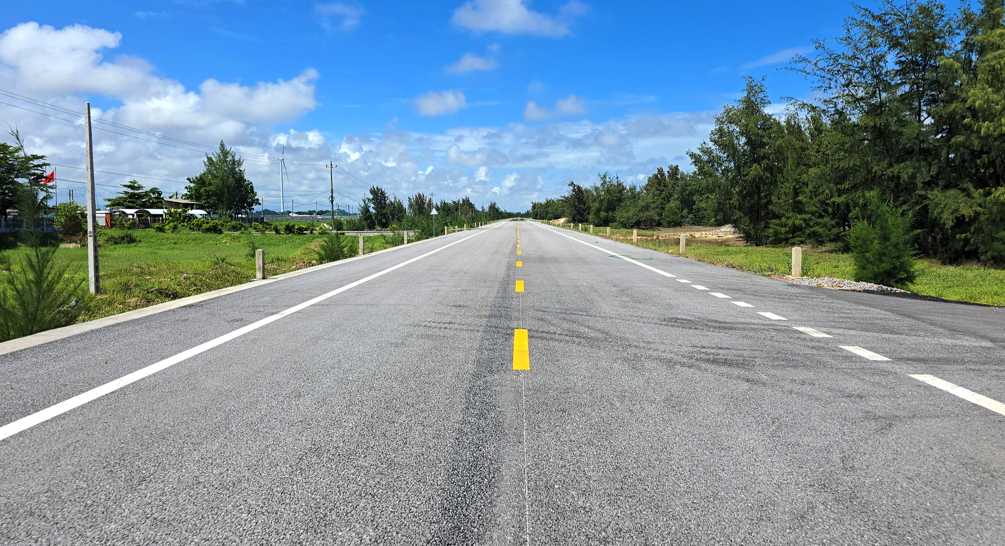 Quảng Trị: Ph&ecirc; duyệt chủ trương đầu tư 5,8km đường ven biển đoạn qua FLC- Ảnh 1.
