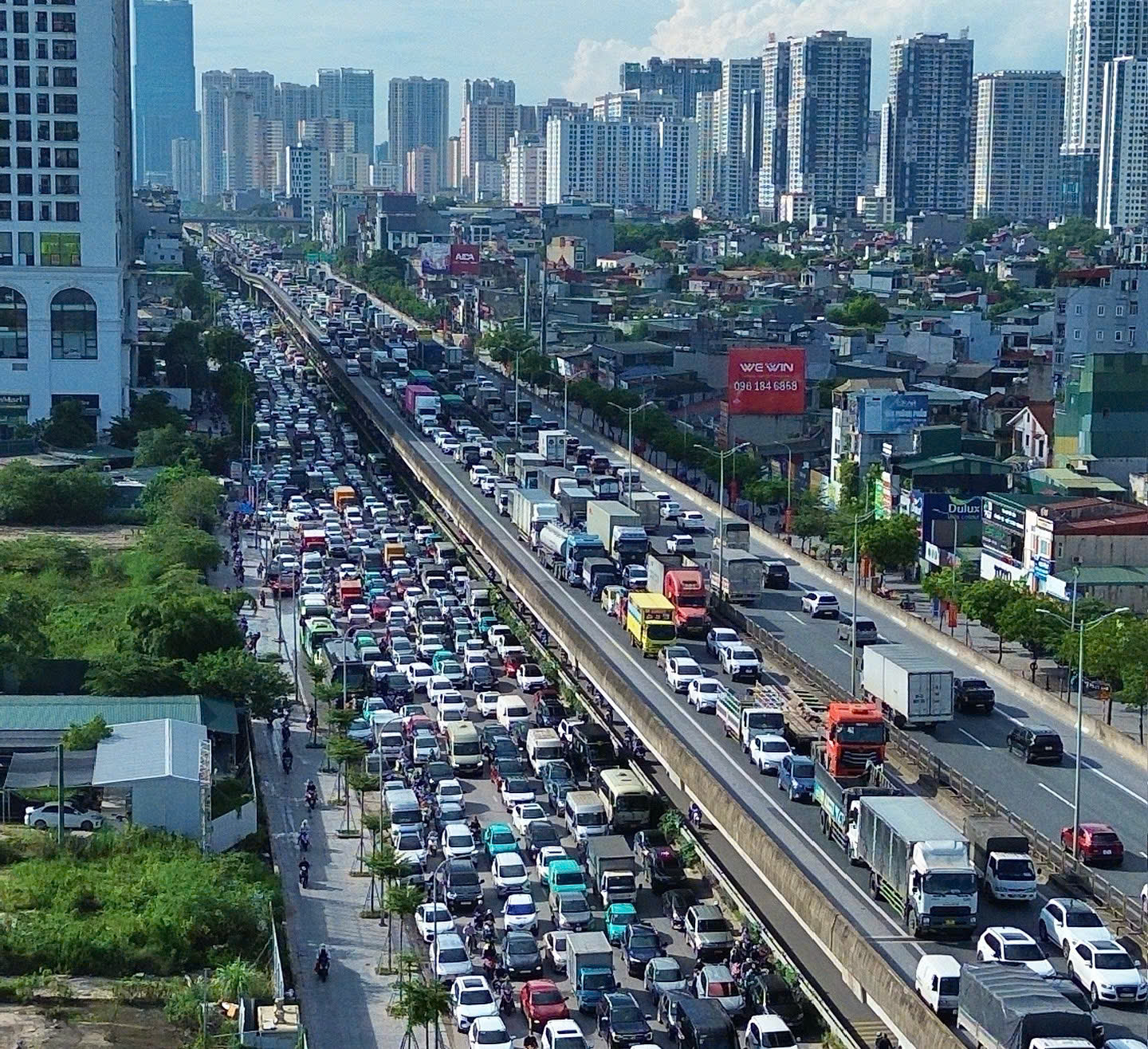 Vì sao bỏ làn dừng khẩn cấp trên Vành đai 3 trên cao không khả thi? - Ảnh 1.