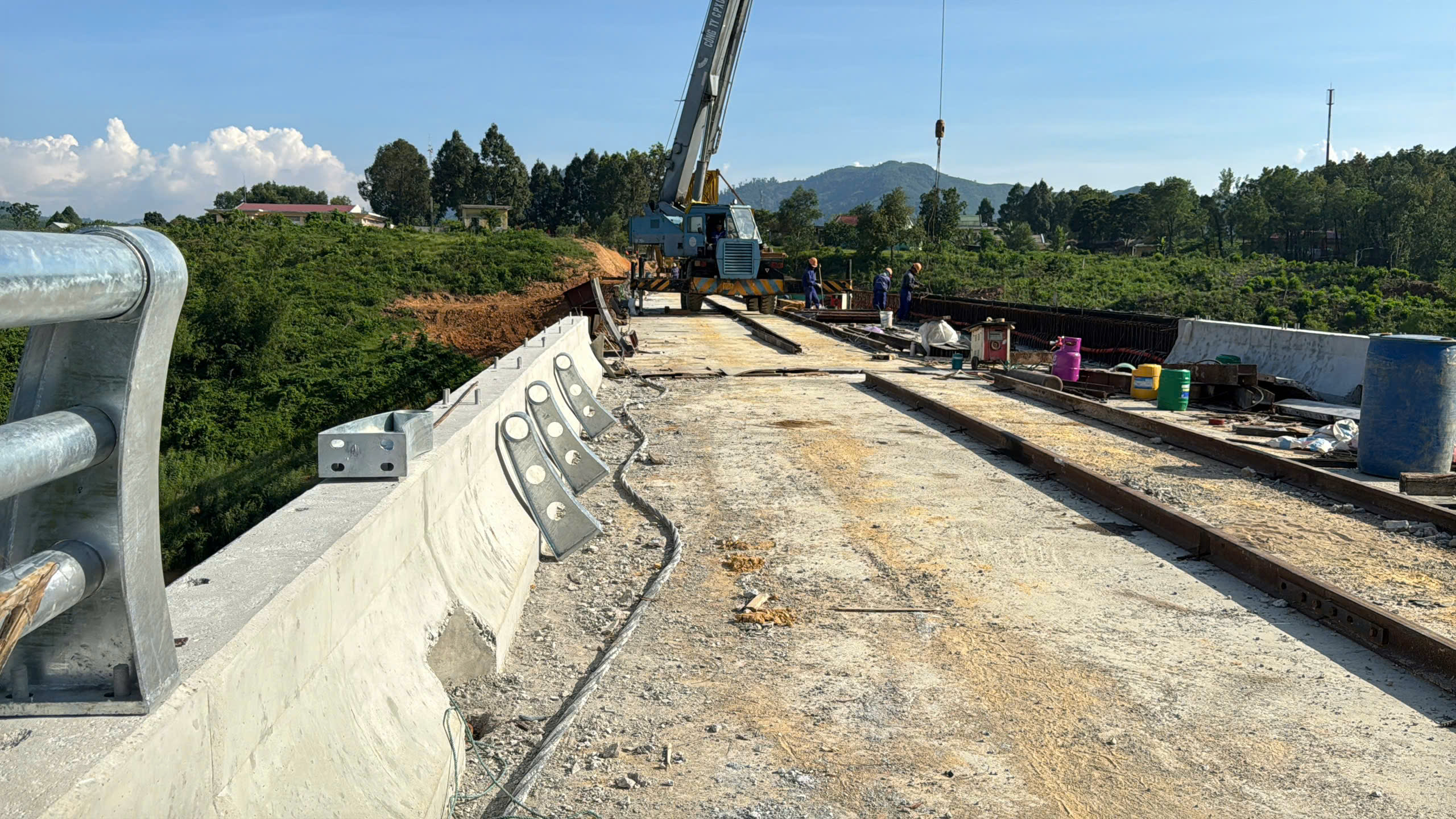 Tăng tốc đưa cầu B&igrave;nh Th&agrave;nh về đ&iacute;ch cuối th&aacute;ng 10, thay thế cầu treo xuống cấp- Ảnh 8.