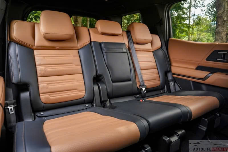 Mitsubishi Pajero mới v&agrave; Ford Everest kh&aacute;c nhau g&igrave;? - Ảnh 11.