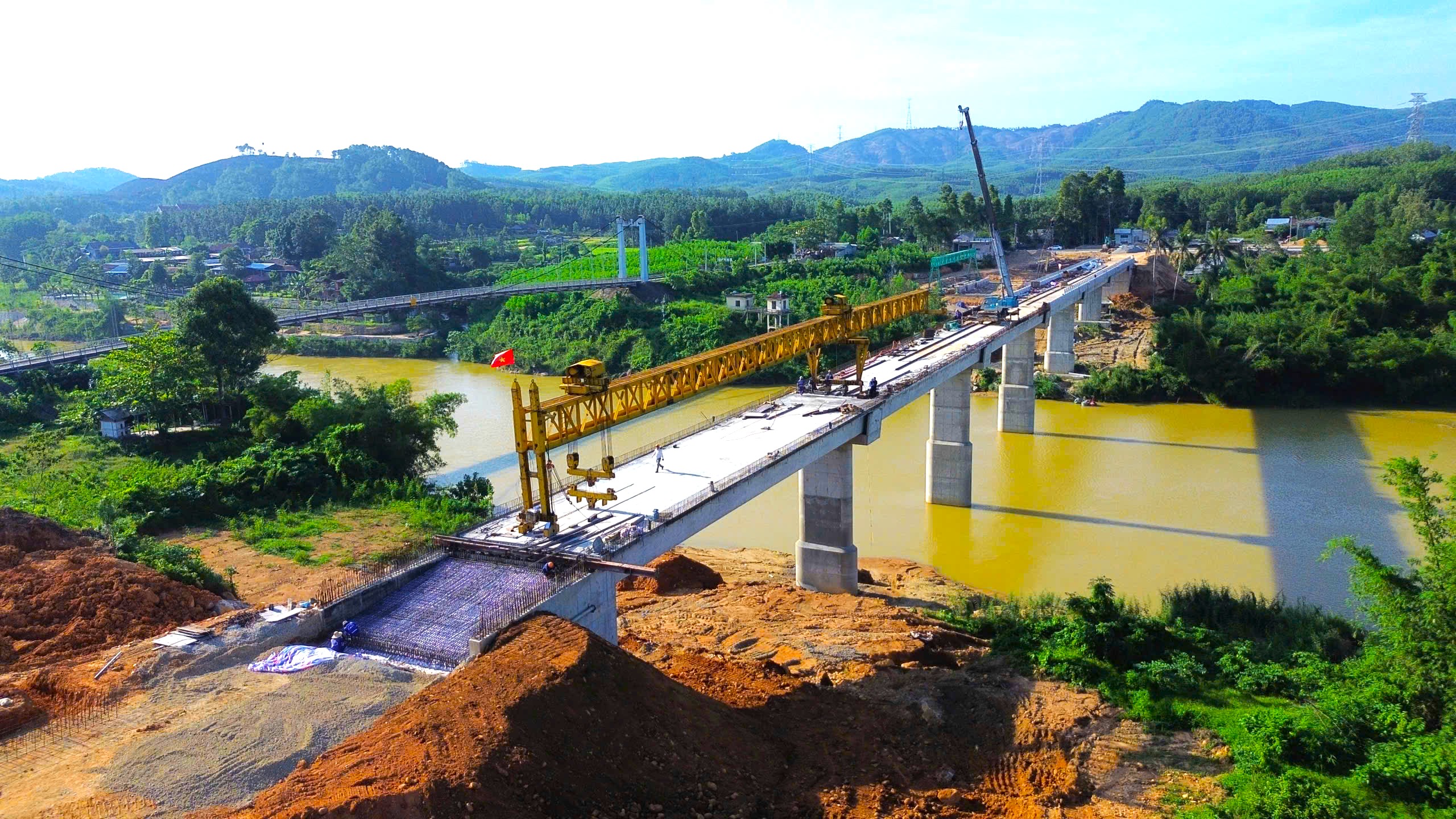 Tăng tốc đưa cầu B&igrave;nh Th&agrave;nh về đ&iacute;ch cuối th&aacute;ng 10, thay thế cầu treo xuống cấp- Ảnh 3.