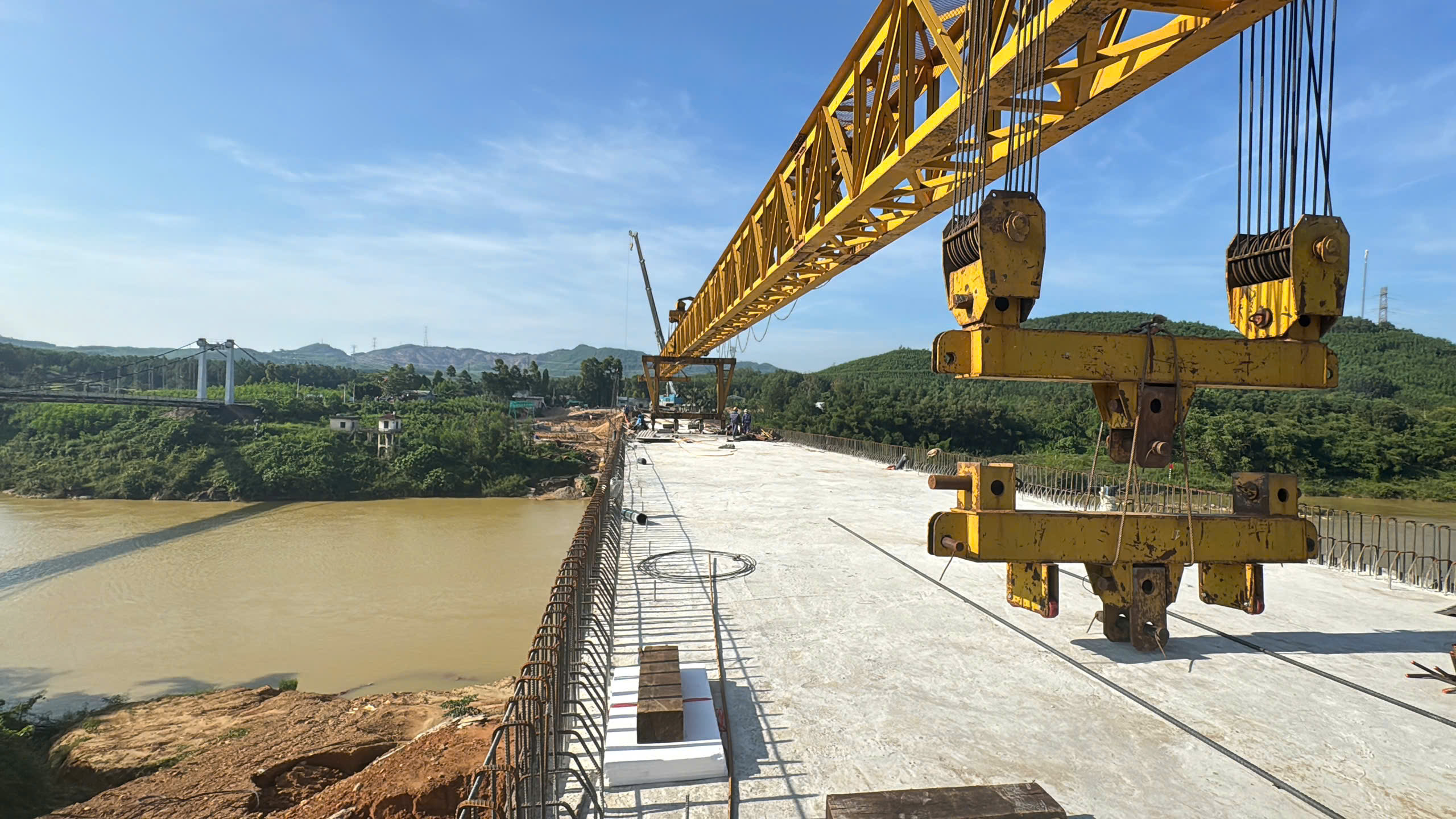 Tăng tốc đưa cầu B&igrave;nh Th&agrave;nh về đ&iacute;ch cuối th&aacute;ng 10, thay thế cầu treo xuống cấp- Ảnh 4.