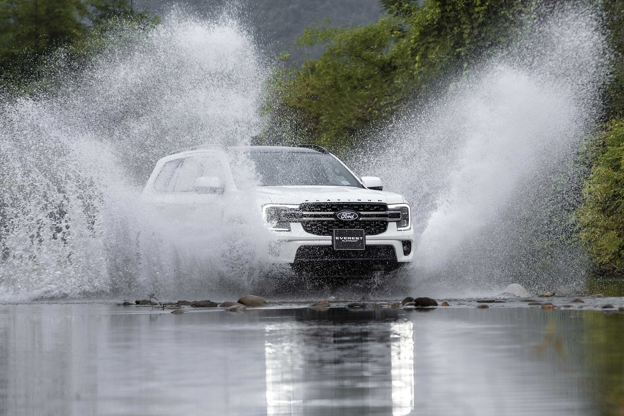 Mitsubishi Pajero mới v&agrave; Ford Everest kh&aacute;c nhau g&igrave;? - Ảnh 5.
