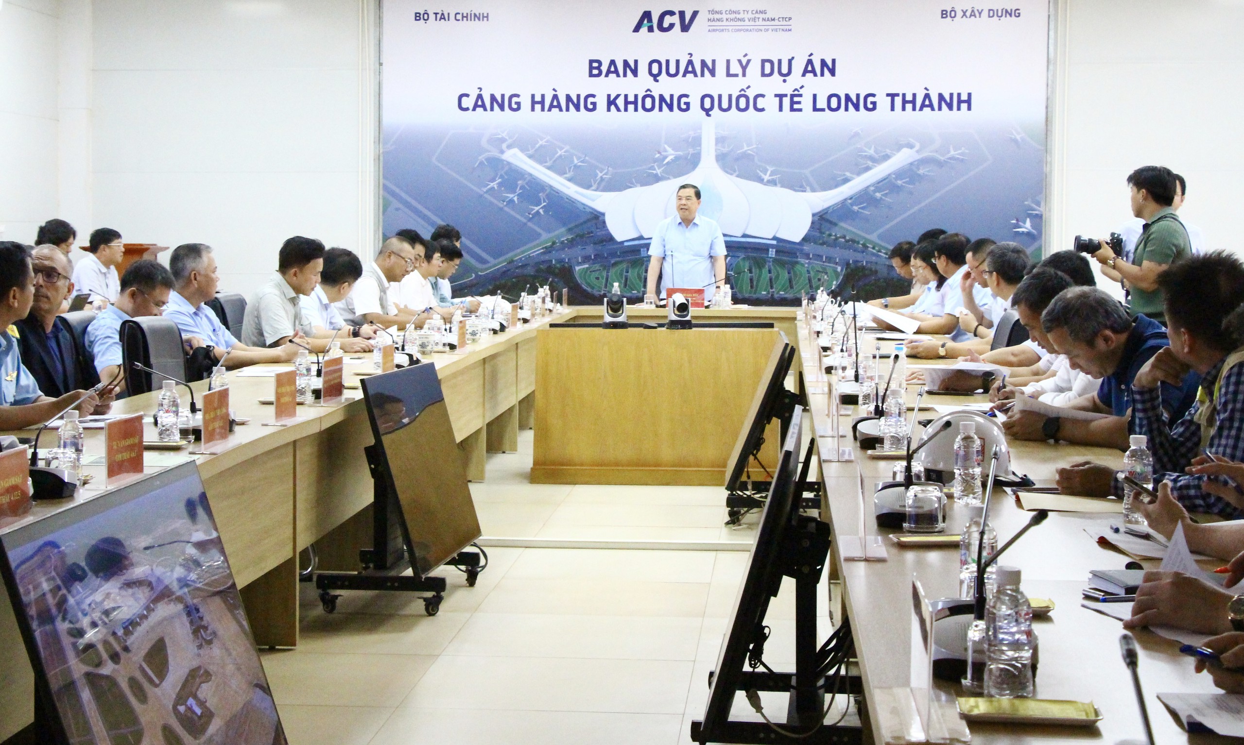 Ph&oacute; Thủ tướng Thường trực Phạm Gia T&uacute;c: Phải đảm bảo an to&agrave;n mới bay- Ảnh 3.