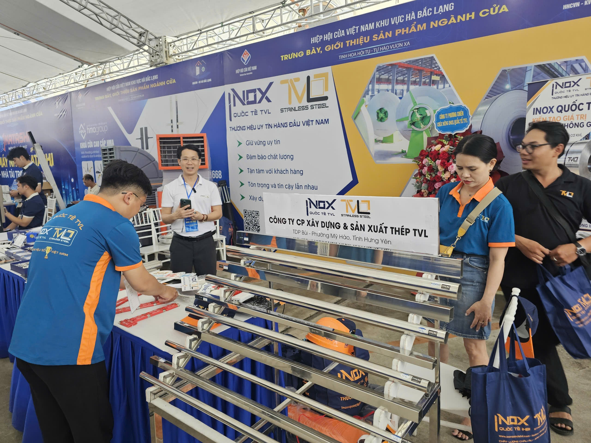 Đa dạng sản phẩm tại hội thi tay nghề ng&agrave;nh cửa- Ảnh 3.