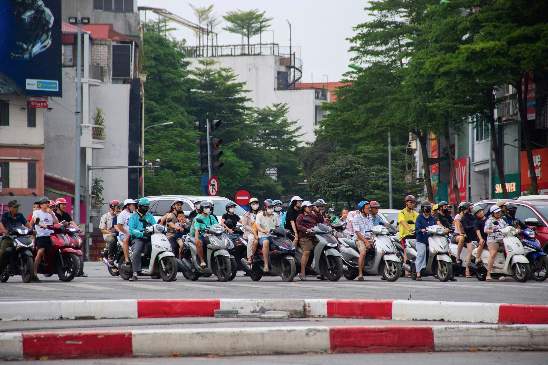 Hà Nội: Xén dải phân cách, mở thêm “đường thoát” cho phố Ô Chợ Dừa- Ảnh 11.