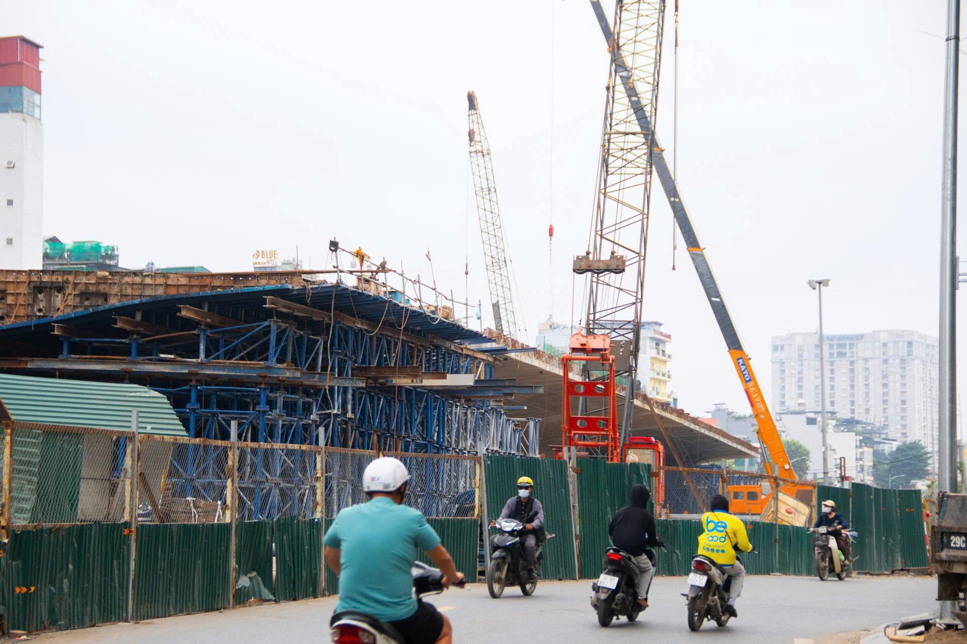 Cận cảnh hai cầu vượt tr&ecirc;n đường V&agrave;nh đai 1 dự kiến khai th&aacute;c cuối năm 2026 - Ảnh 6.
