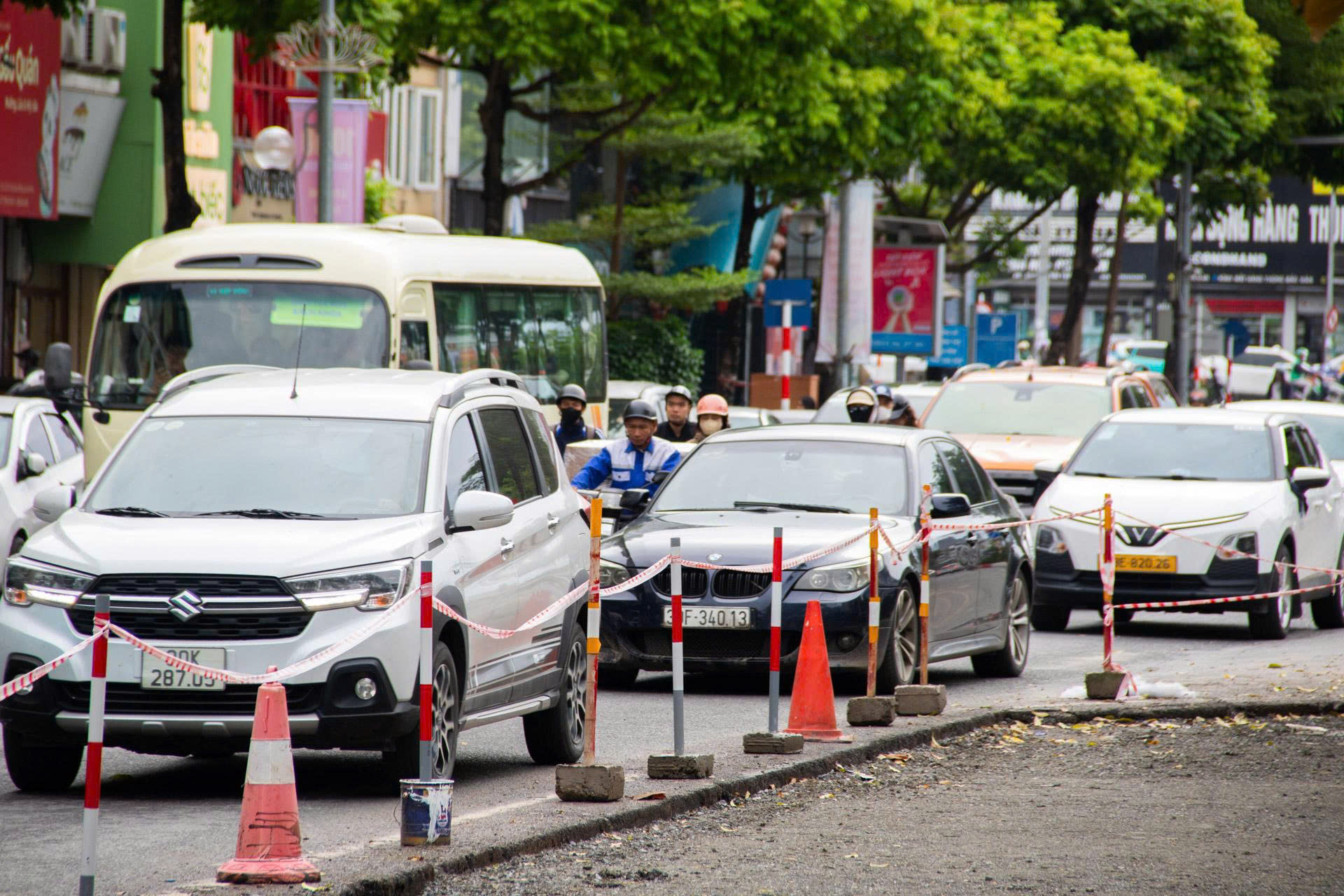 Hà Nội: Xén dải phân cách, mở thêm “đường thoát” cho phố Ô Chợ Dừa- Ảnh 5.